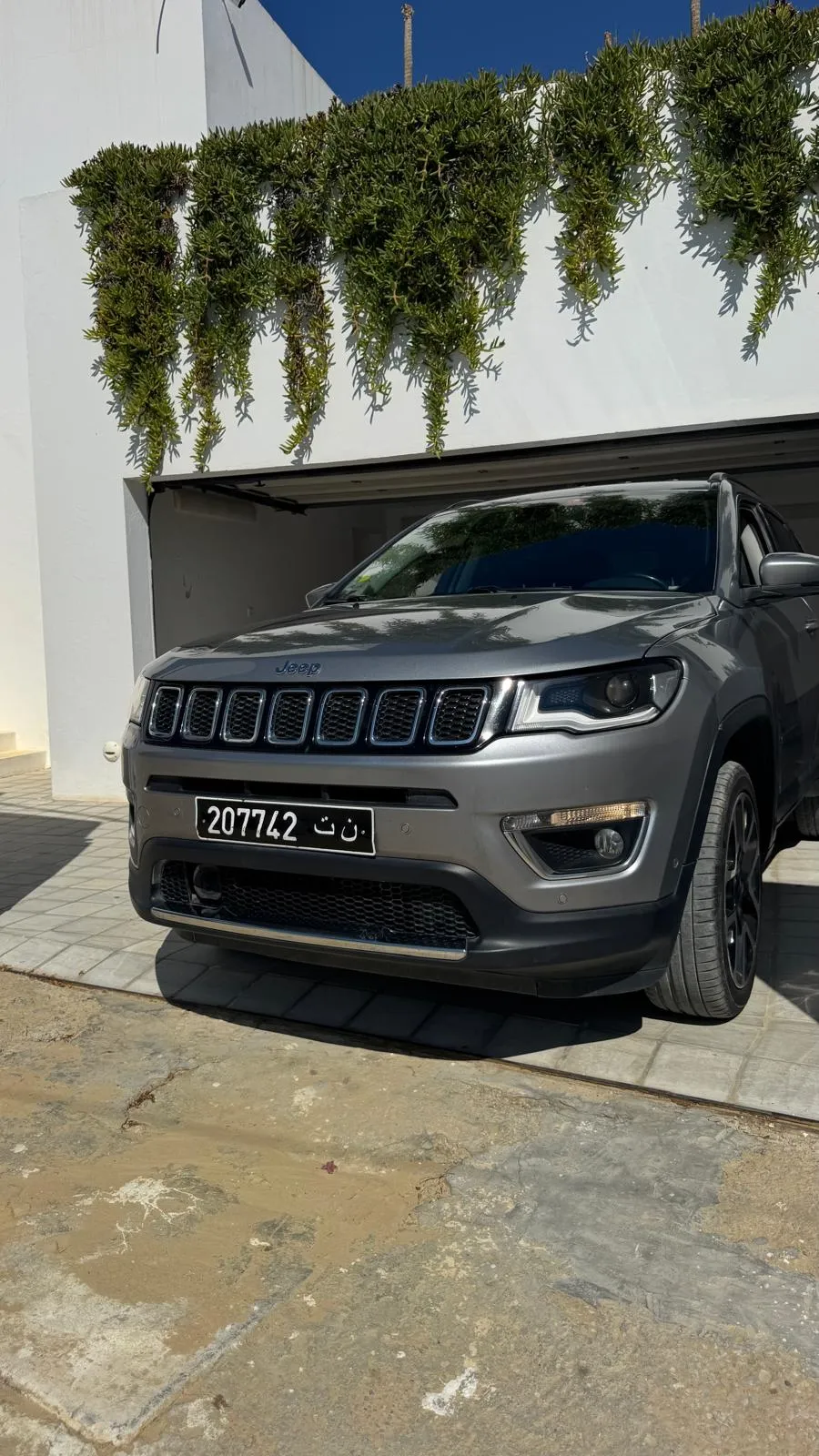 A vendre Voiture jeep compass 4X4 Bonne occasion à Hammamet