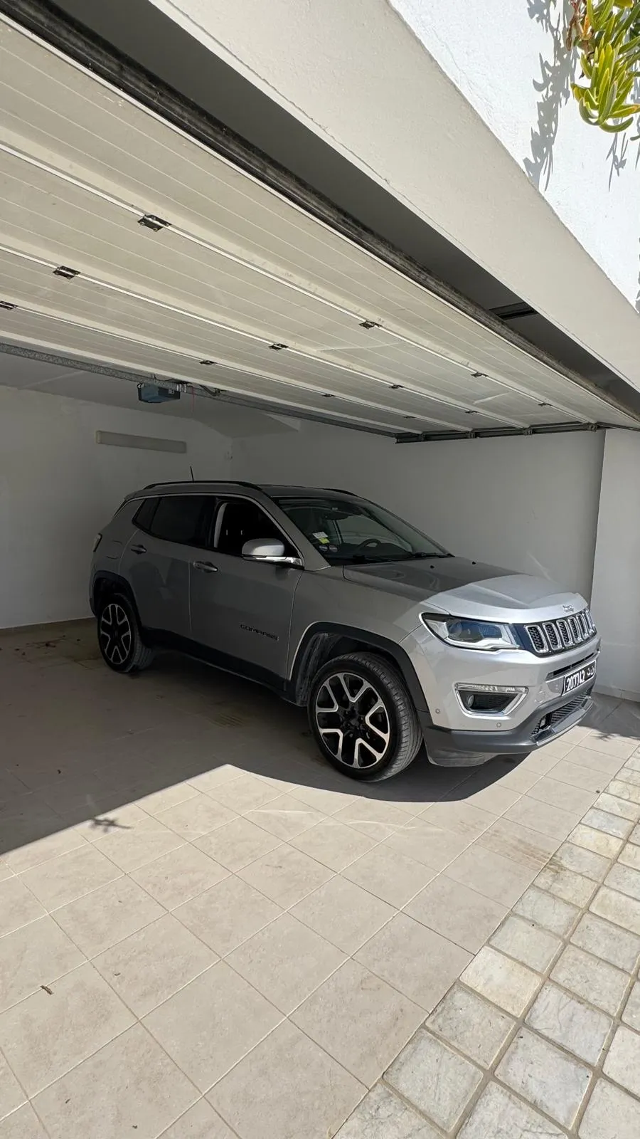 A vendre Voiture jeep compass 4X4 Bonne occasion à Hammamet