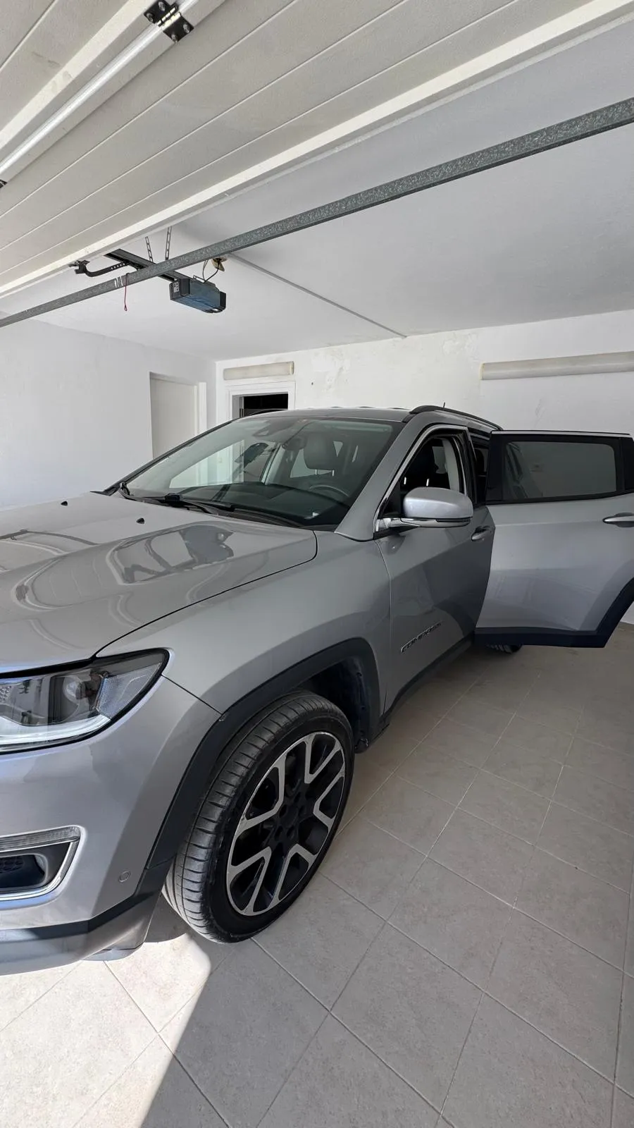 A vendre Voiture jeep compass 4X4 Bonne occasion à Hammamet