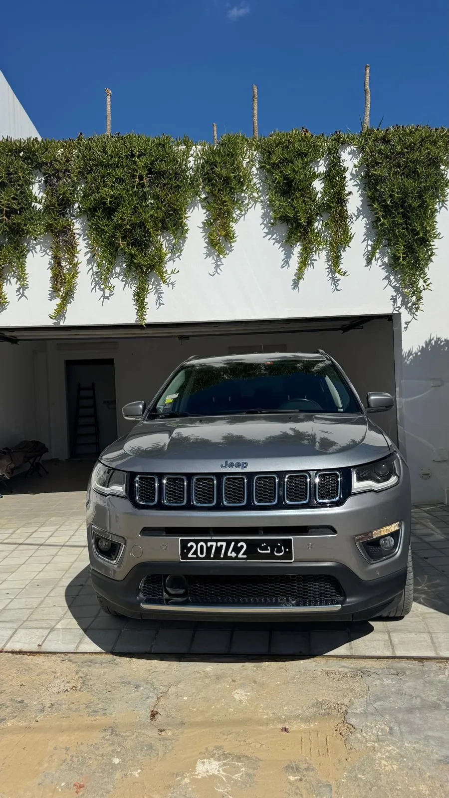 A vendre Voiture jeep compass 4X4 Bonne occasion à Hammamet