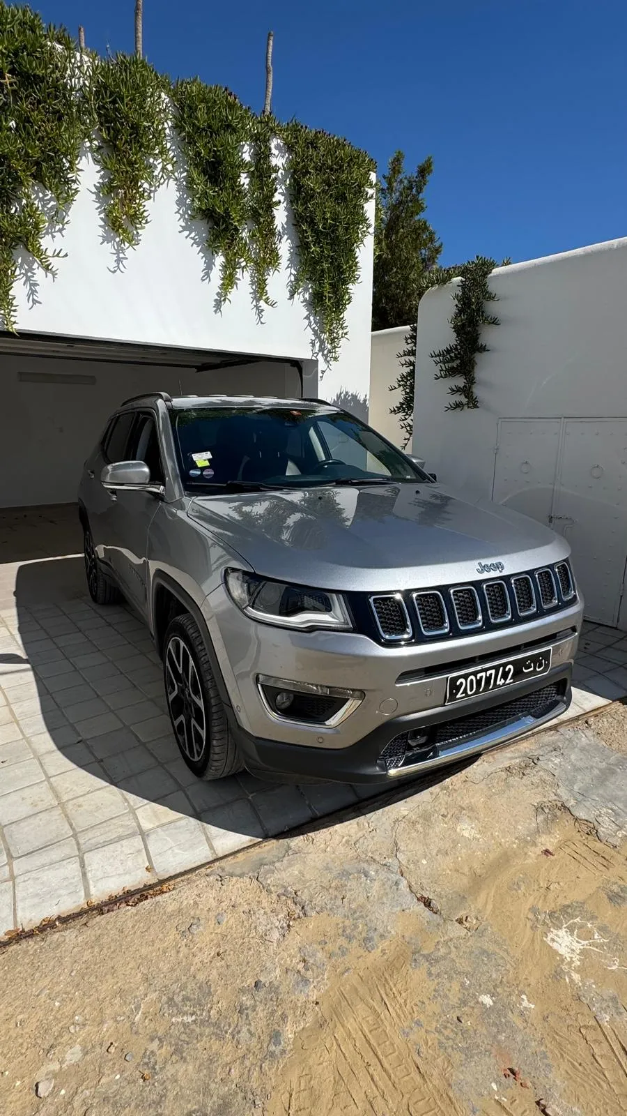 A vendre Voiture jeep compass 4X4 Bonne occasion à Hammamet