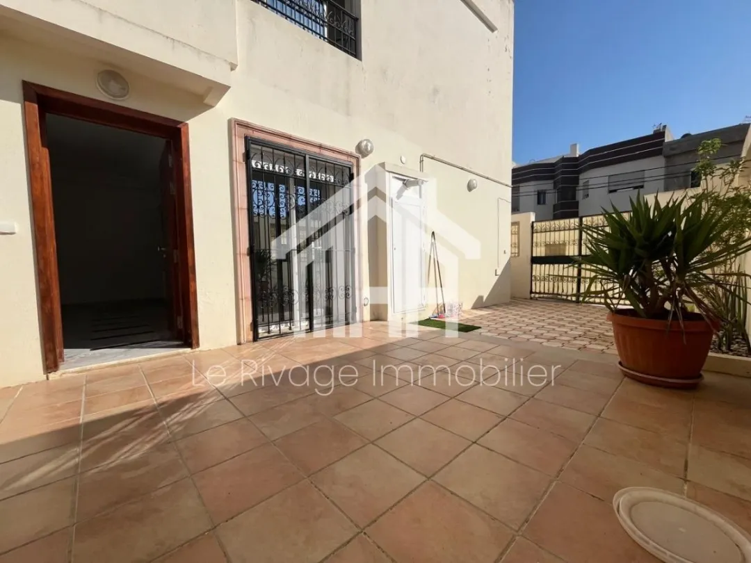 un appartement S+1 en rez-de-chaussée avec terrasse