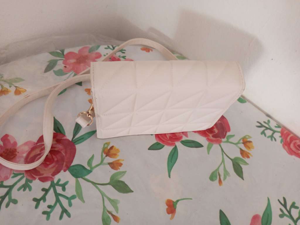 Lunettes de soleil+ sac à main