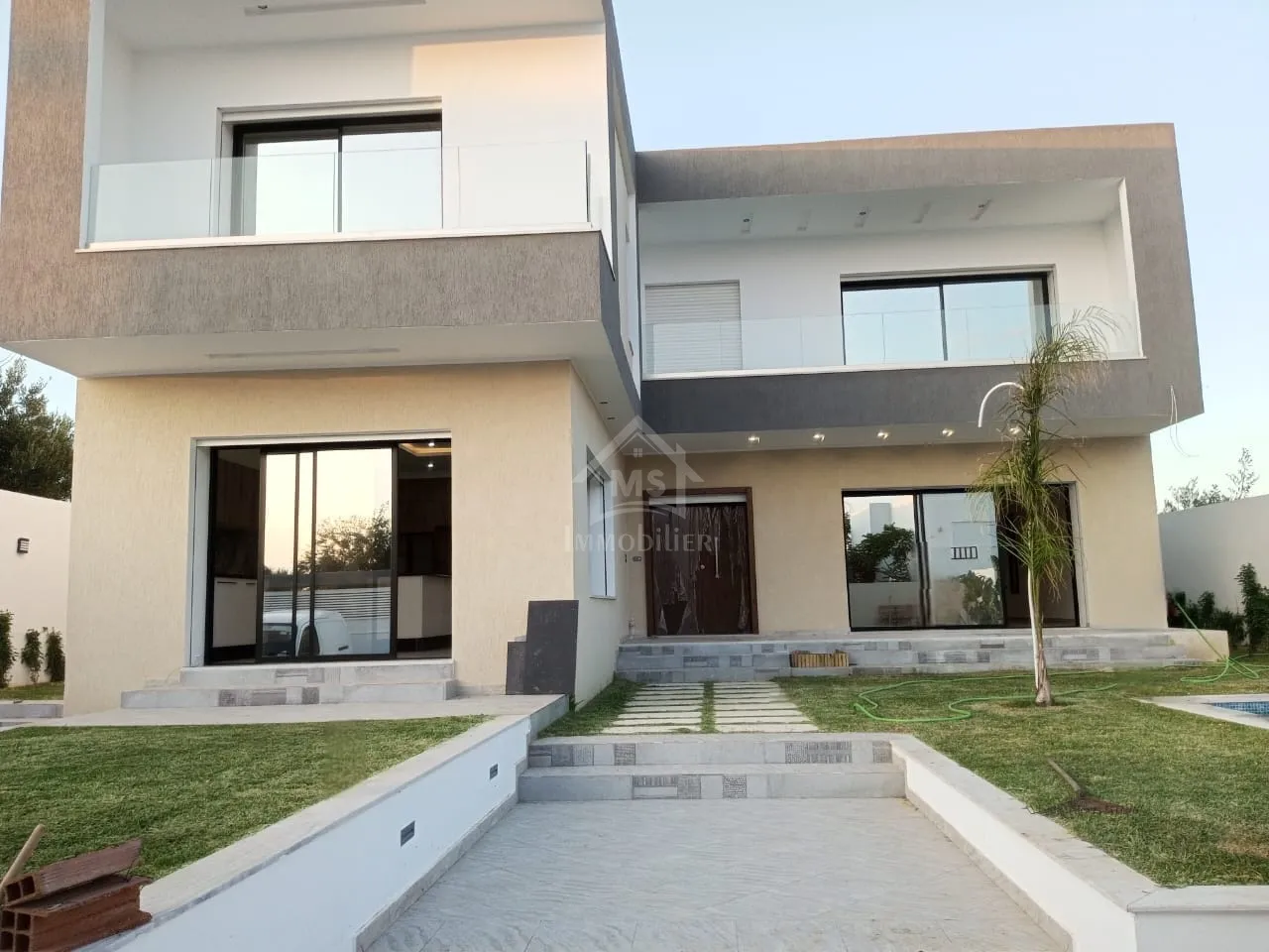 Villa S+5 toute neuve avec piscine à vendre à Hammamet Sud 51355351