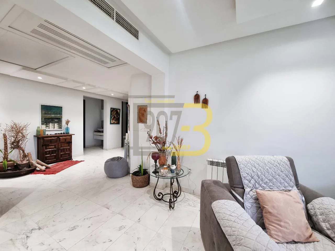 a vendre Très bel appartement s+4 à Ennasr 2
