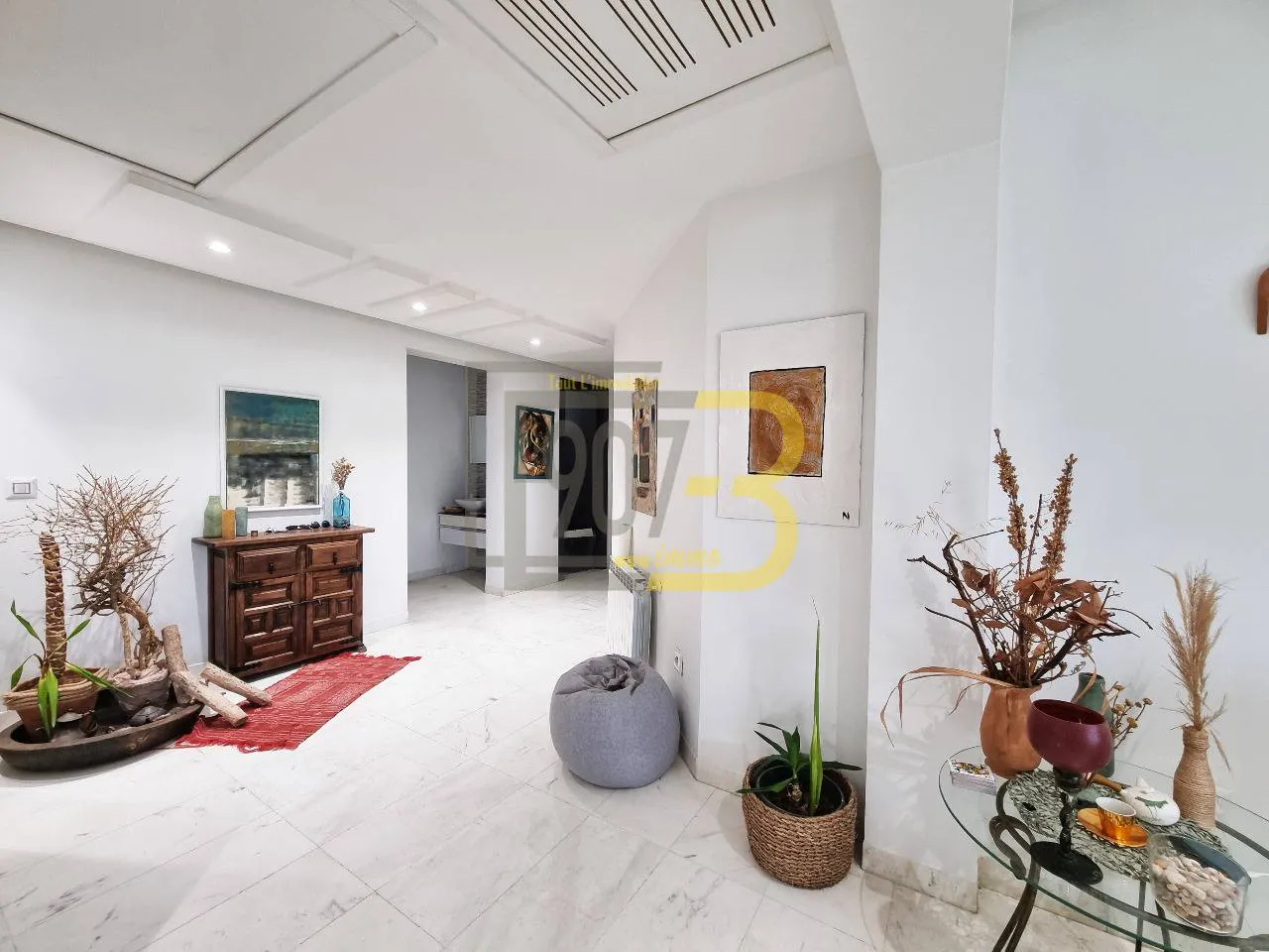 a vendre Très bel appartement s+4 à Ennasr 2