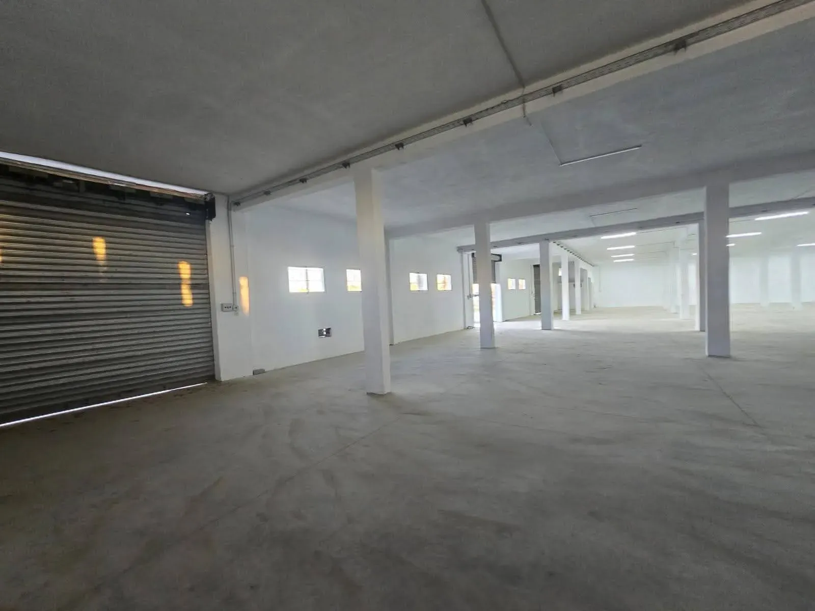 Opportunité a vendre 3 local individuel 7000m2