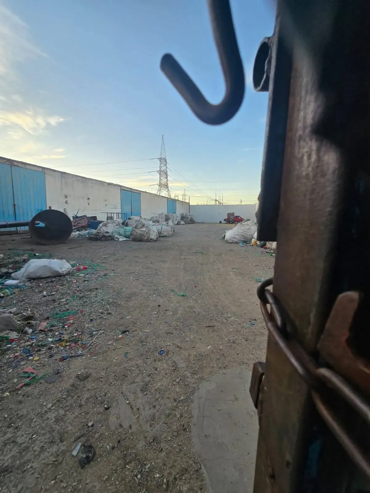 Opportunité a vendre 3 local individuel 7000m2