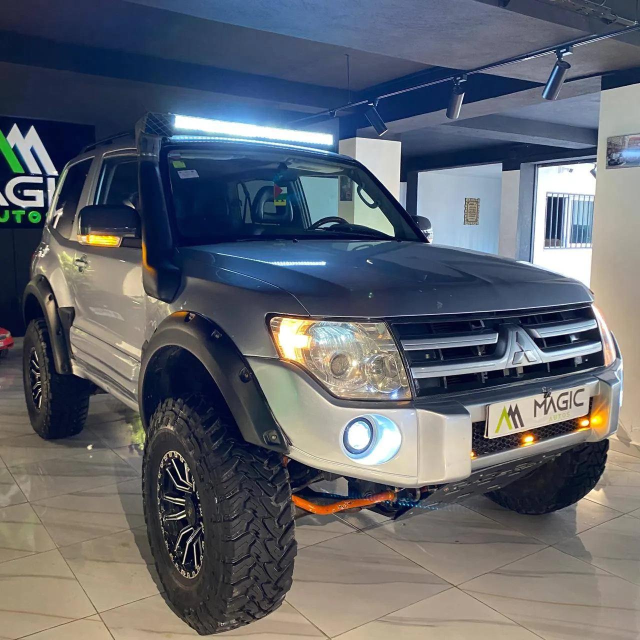 MITSUBISHI PAJERO