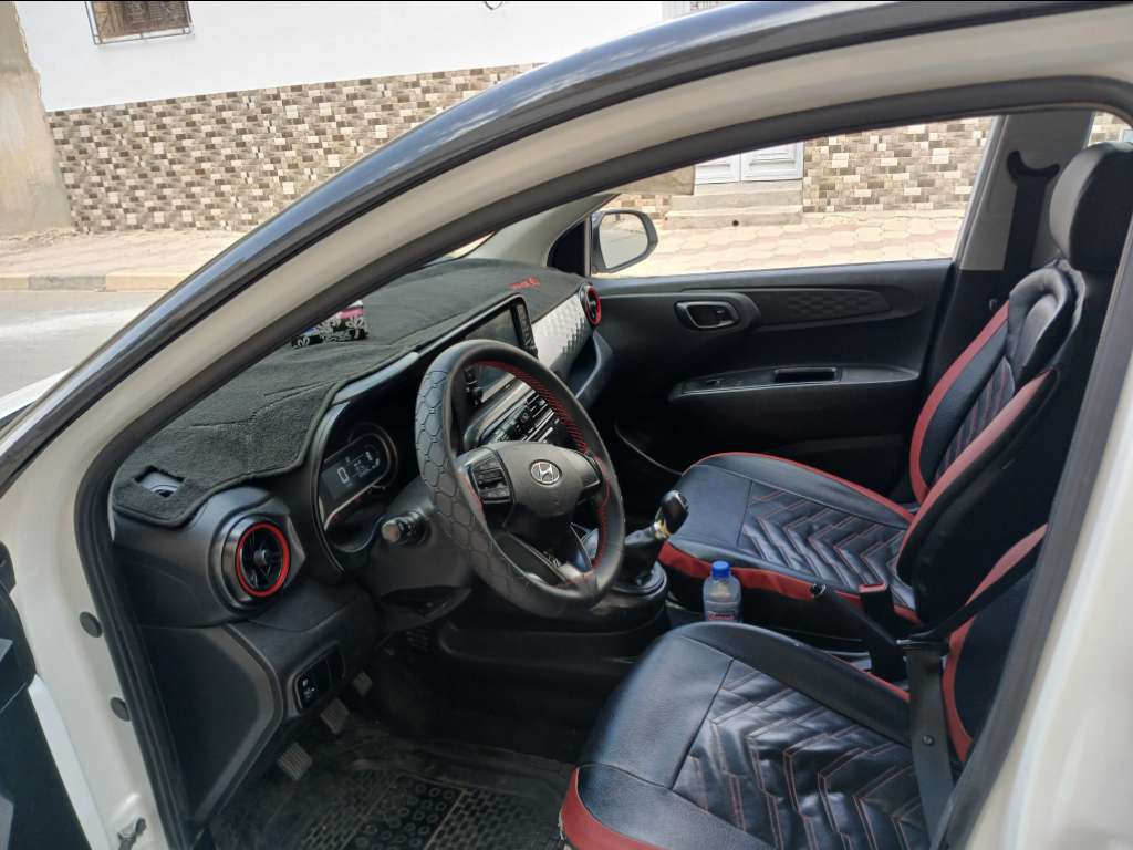 HYUNDAI GRANDE i10 1er main ESSENCE Tel 24 313 594