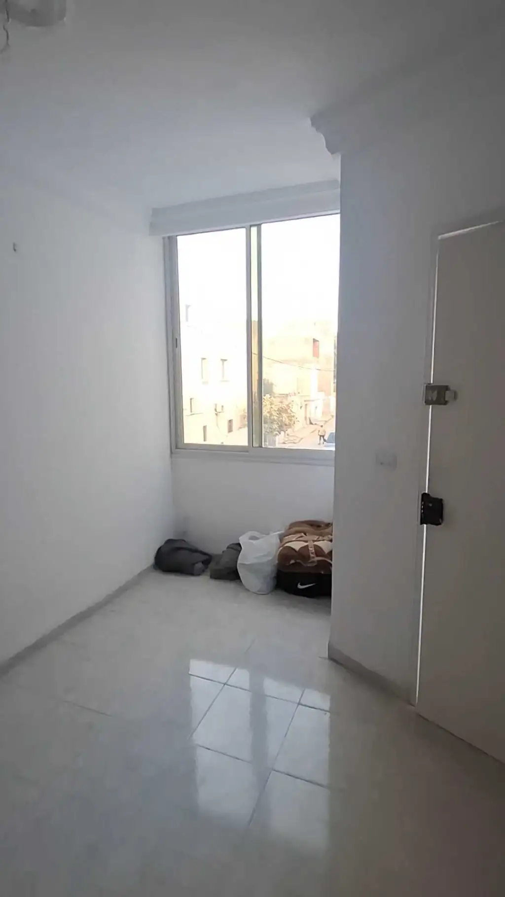 Grand appartement sur autoroute La Marsa