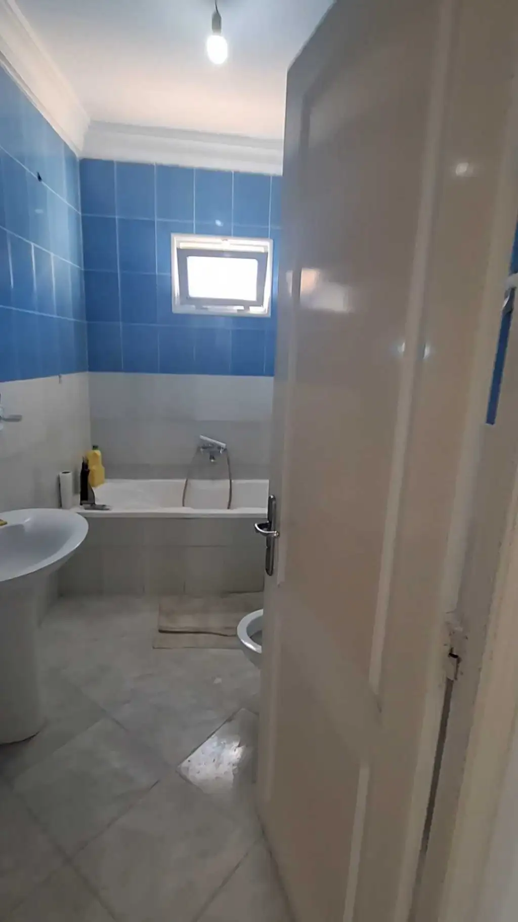 Grand appartement sur autoroute La Marsa
