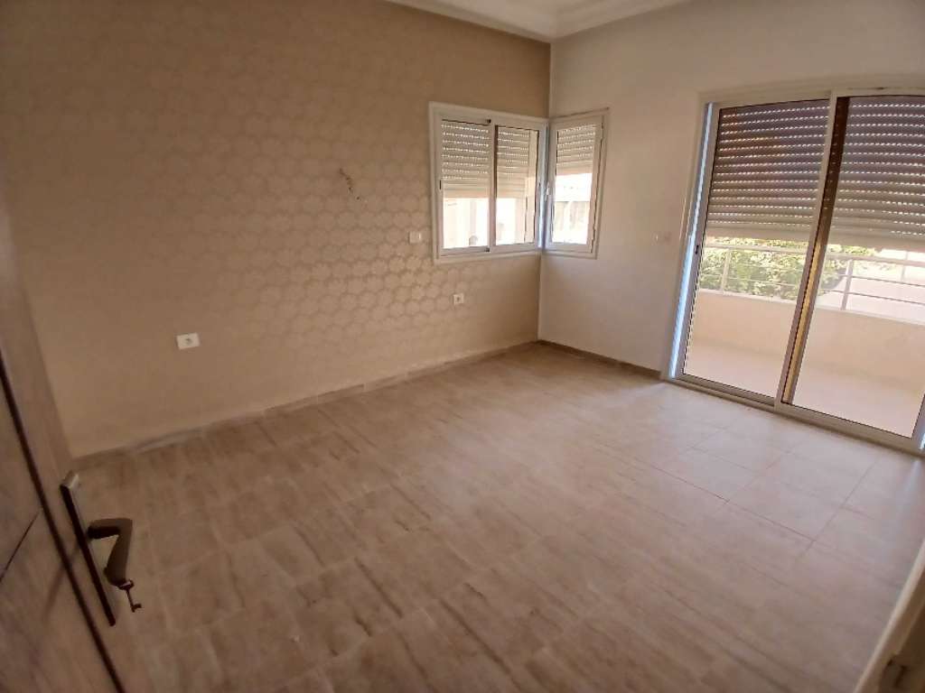 A louer 2 bureau pour activité administrative situé  a sahloul a proximité rond-point Choes Centre
