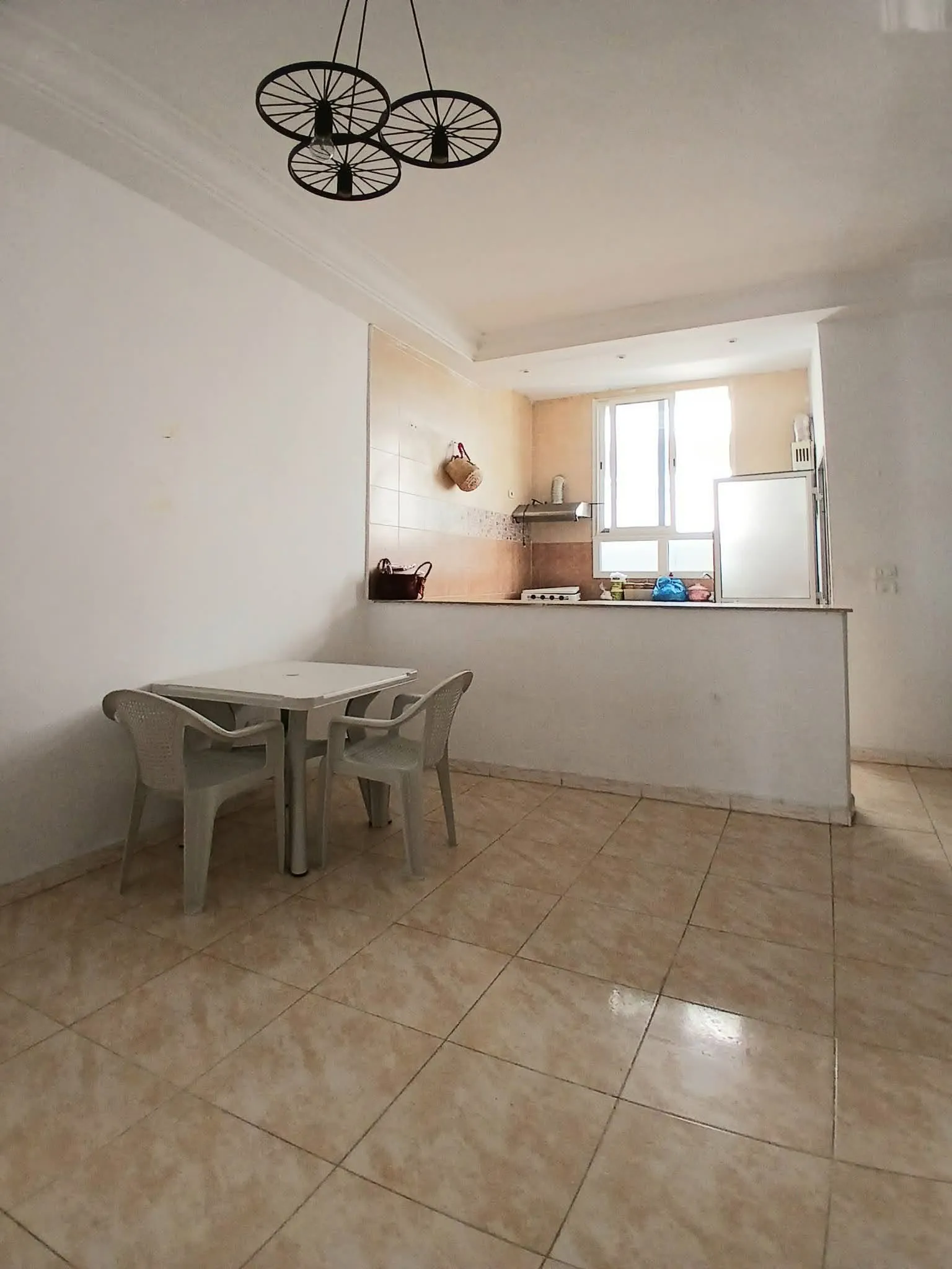 un étage d'une villa s+1 vide au 1er étage a louer situé a Bardo Lahneya