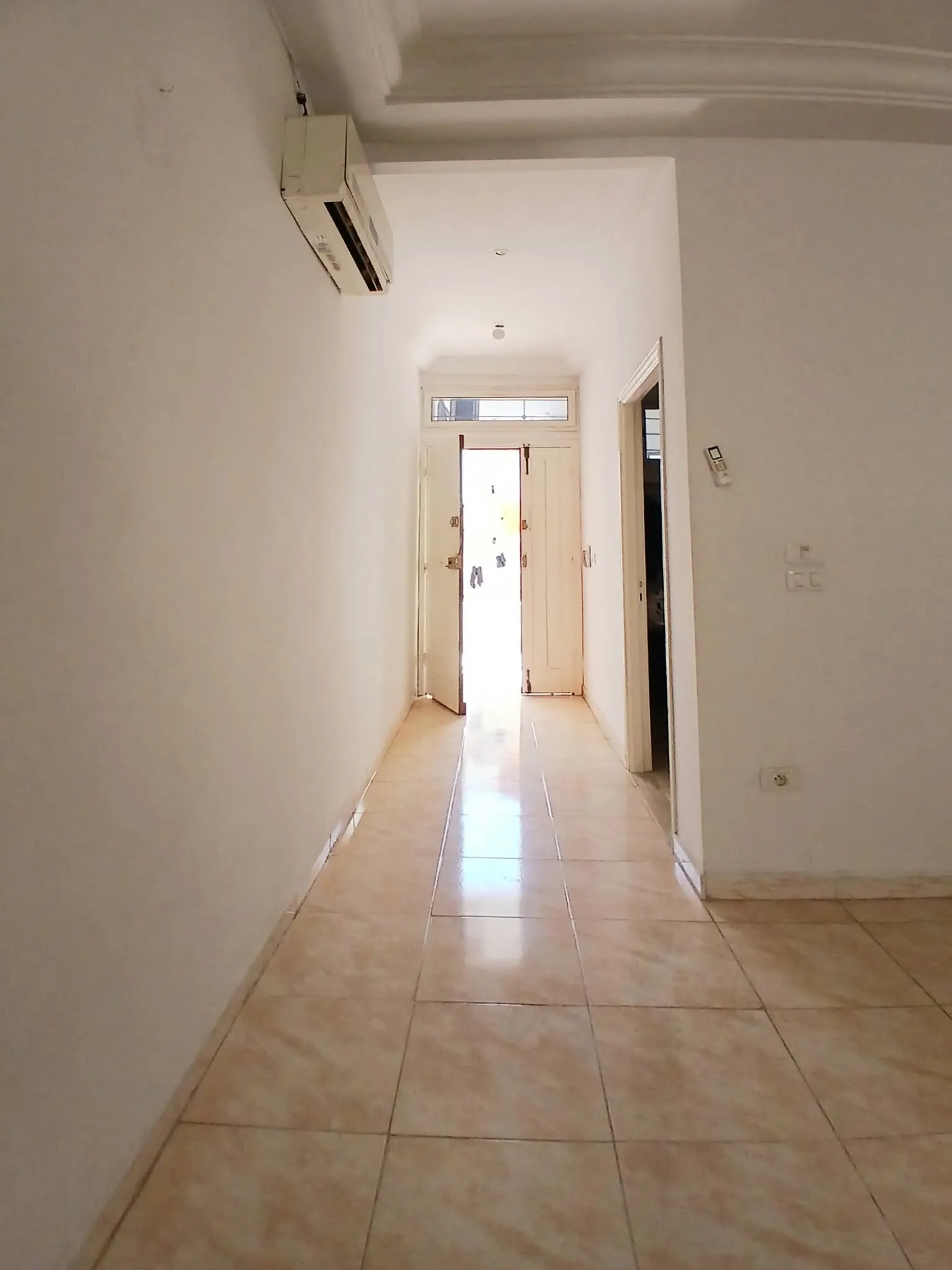 un étage d'une villa s+1 vide au 1er étage a louer situé a Bardo Lahneya