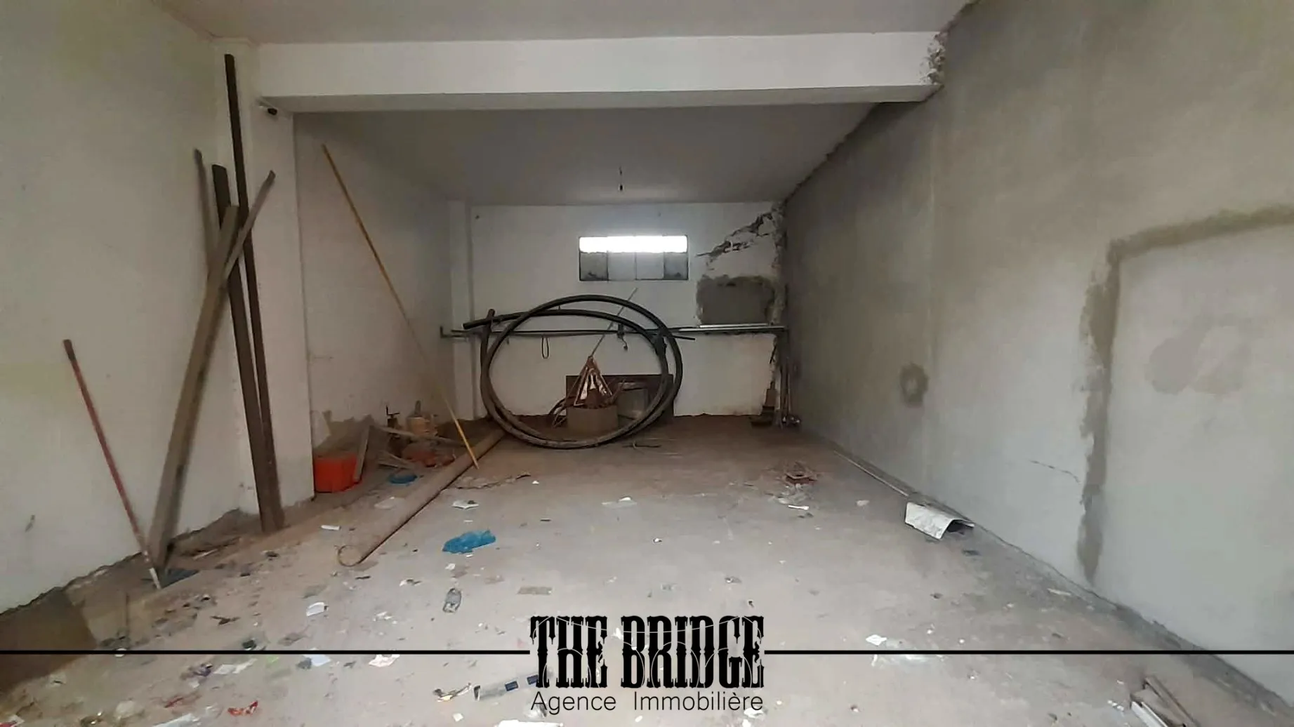 Immeuble  à usage  industrielle à Grombalia.