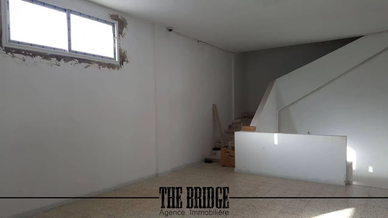 Immeuble  à usage  industrielle à Grombalia.