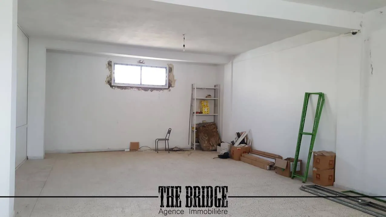 Immeuble  à usage  industrielle à Grombalia.