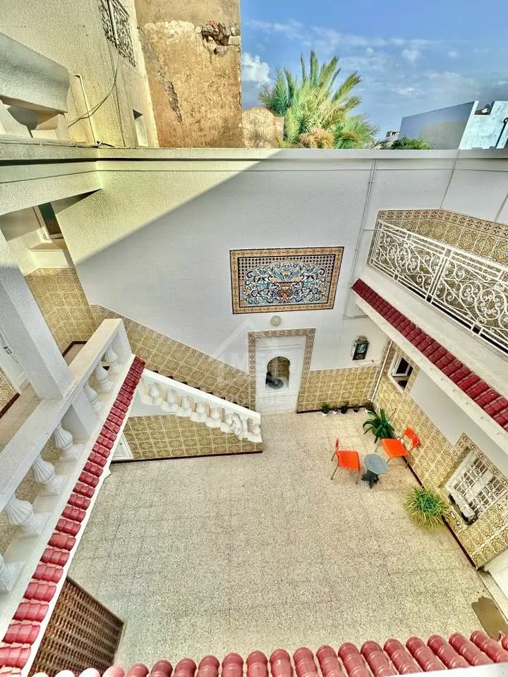 Maison arabesque S+4 à vendre à Béni Khiar 51355351