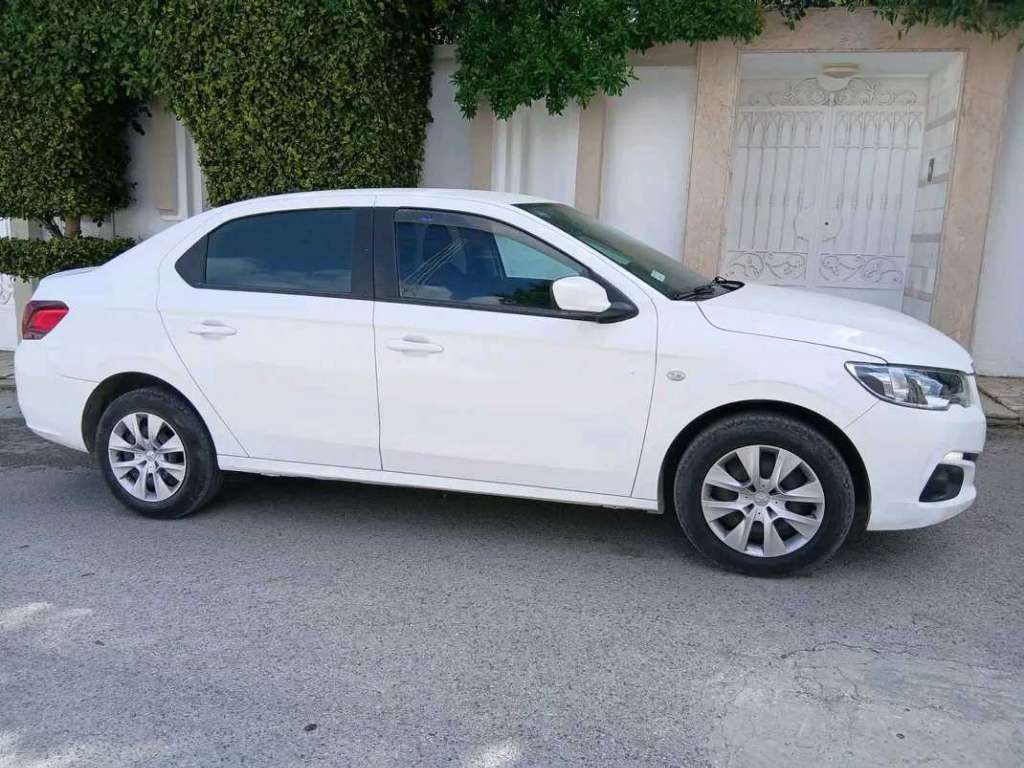 PEUGEOT 301 PREMIÈRE MAIN EN ÉTAT NEUF 