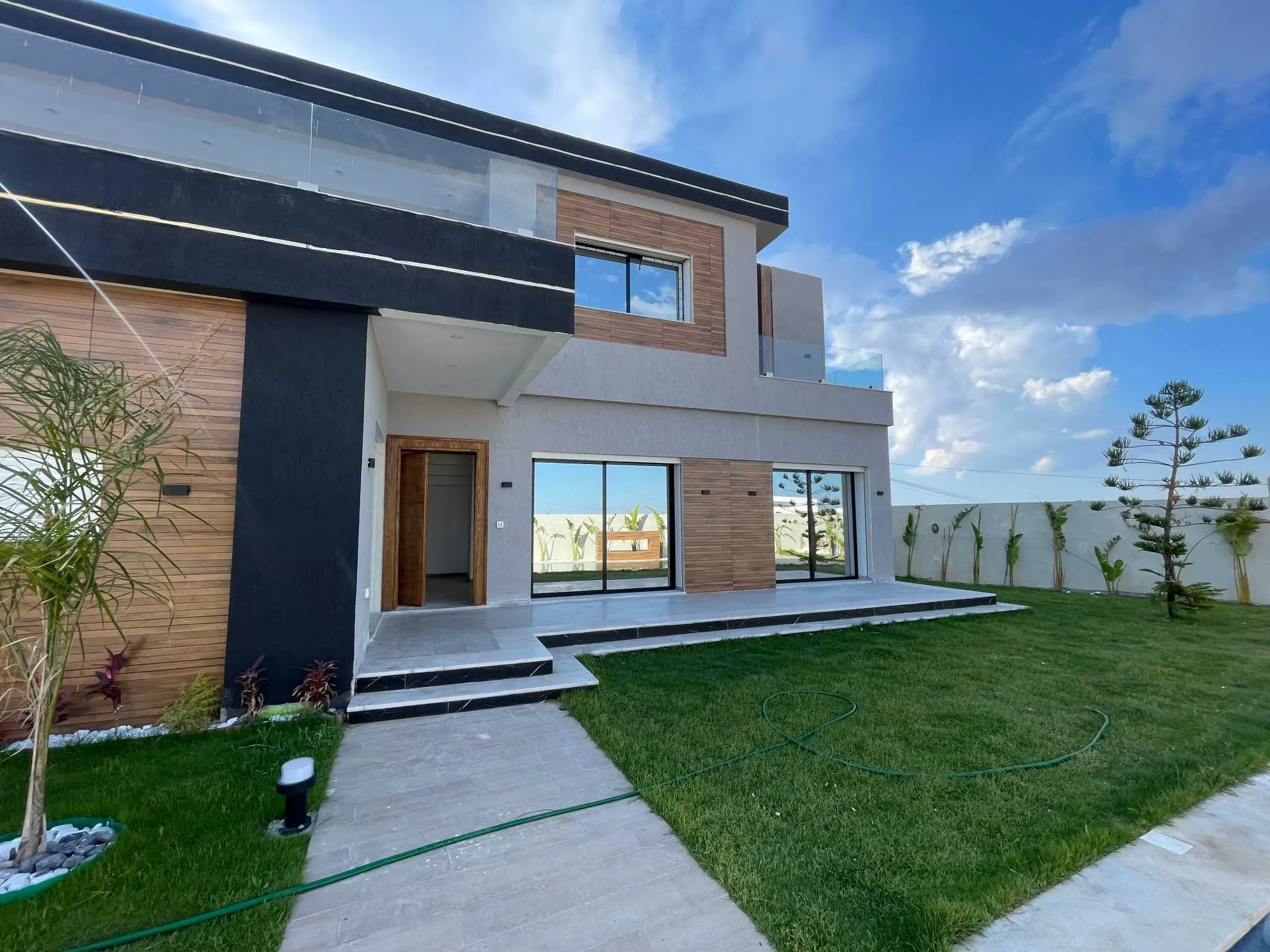 A vendre une villa S+3 en cours de finition située à sidi hamed Hammemt Sud 