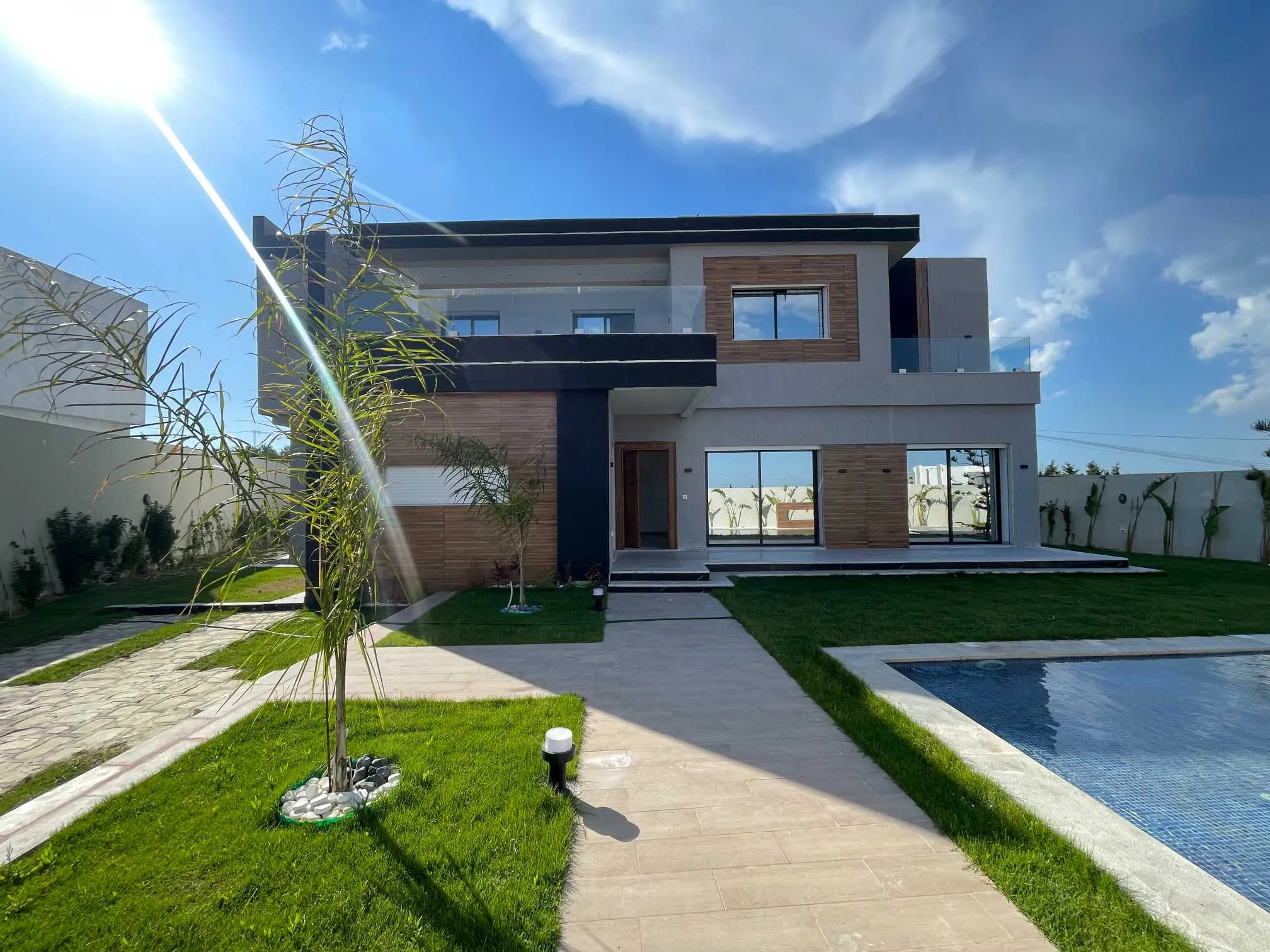 A vendre une villa S+3 en cours de finition située à sidi hamed Hammemt Sud 