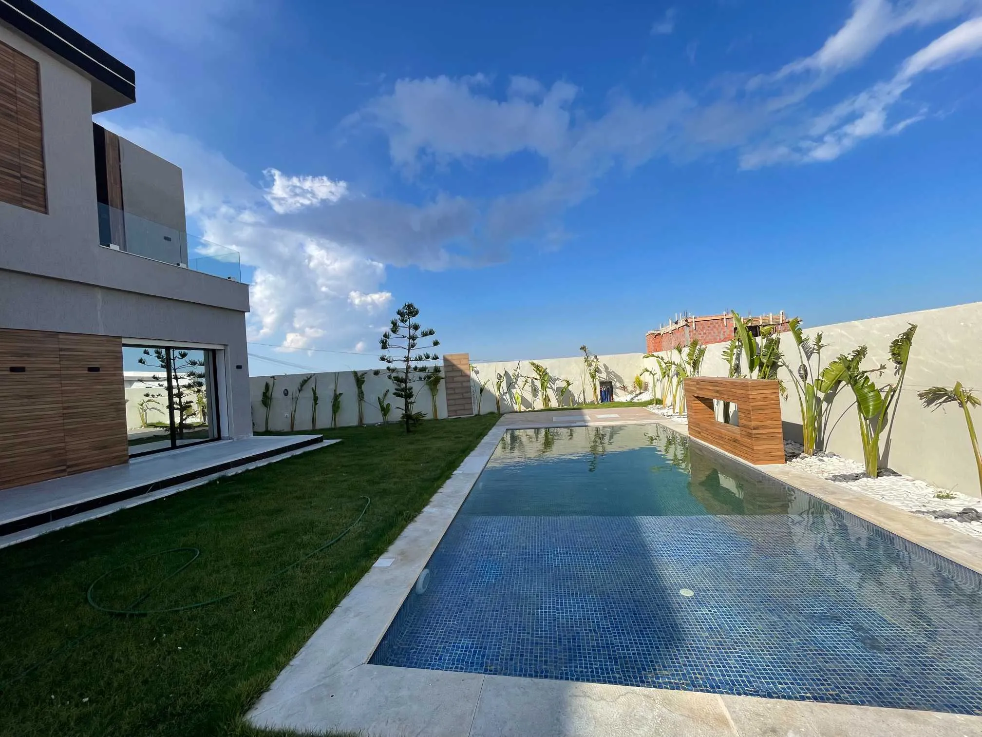 A vendre une villa S+3 en cours de finition située à sidi hamed Hammemt Sud 