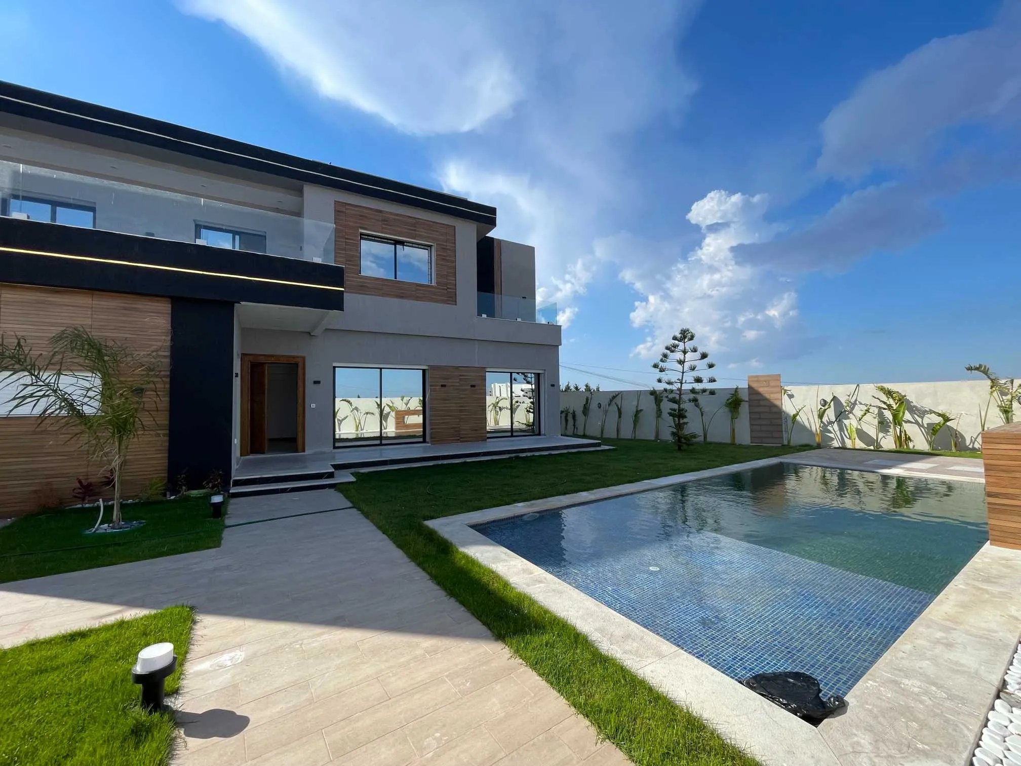 A vendre une villa S+3 en cours de finition située à sidi hamed Hammemt Sud 