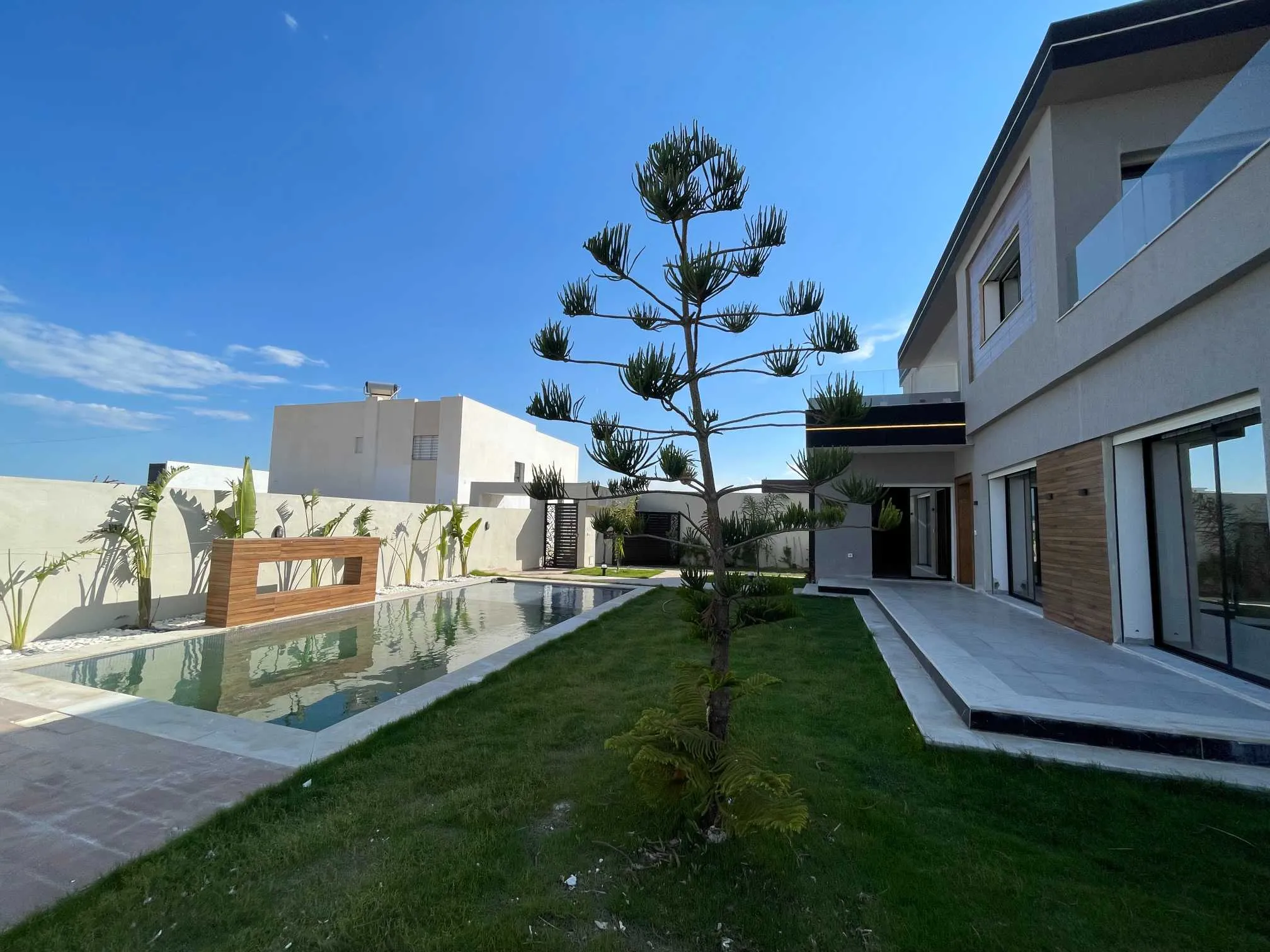 A vendre une villa S+3 en cours de finition située à sidi hamed Hammemt Sud 