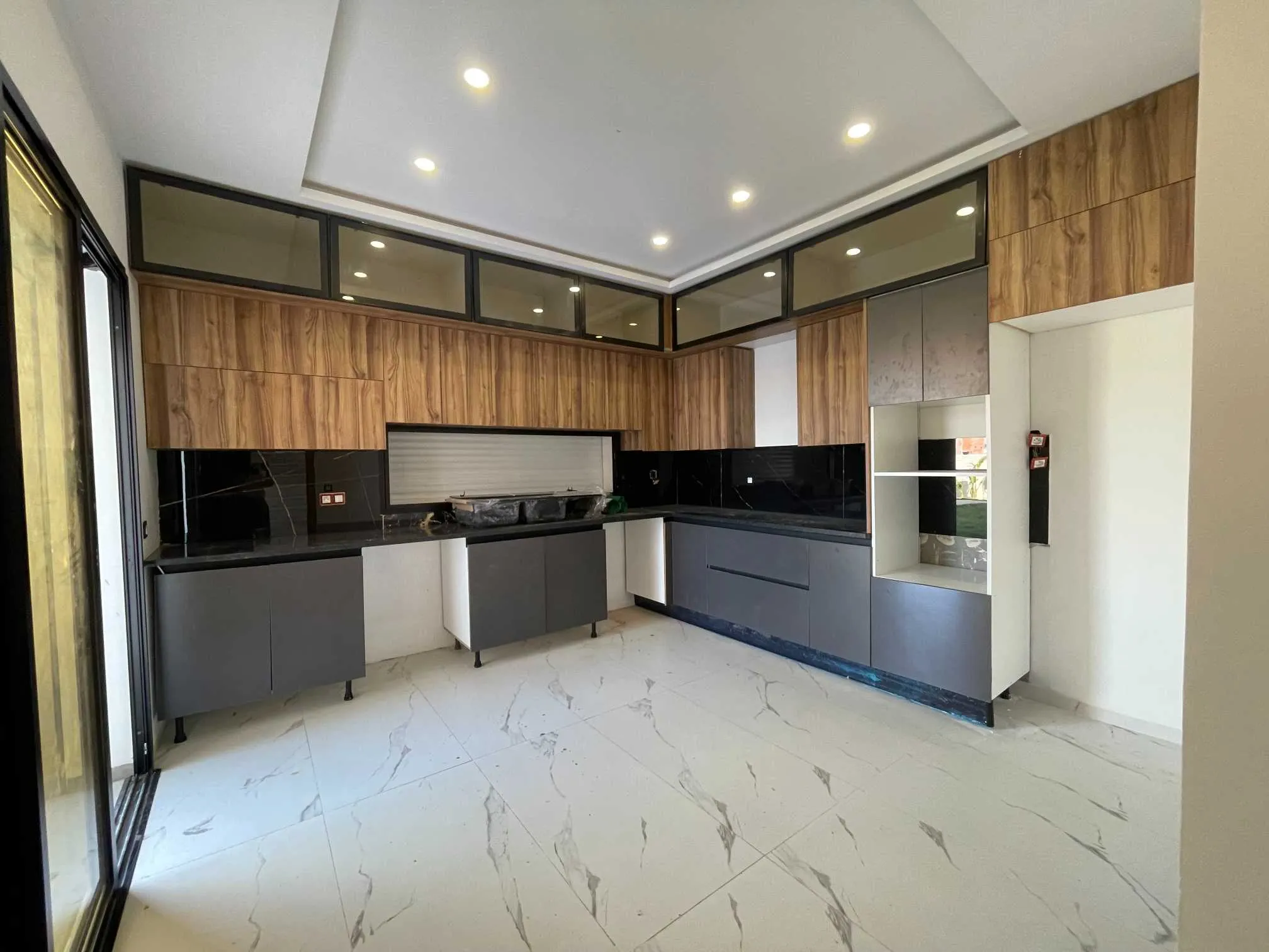 A vendre une villa S+3 en cours de finition située à sidi hamed Hammemt Sud 