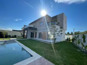 A vendre une villa S+3 en cours de finition située à sidi hamed Hammemt Sud 
