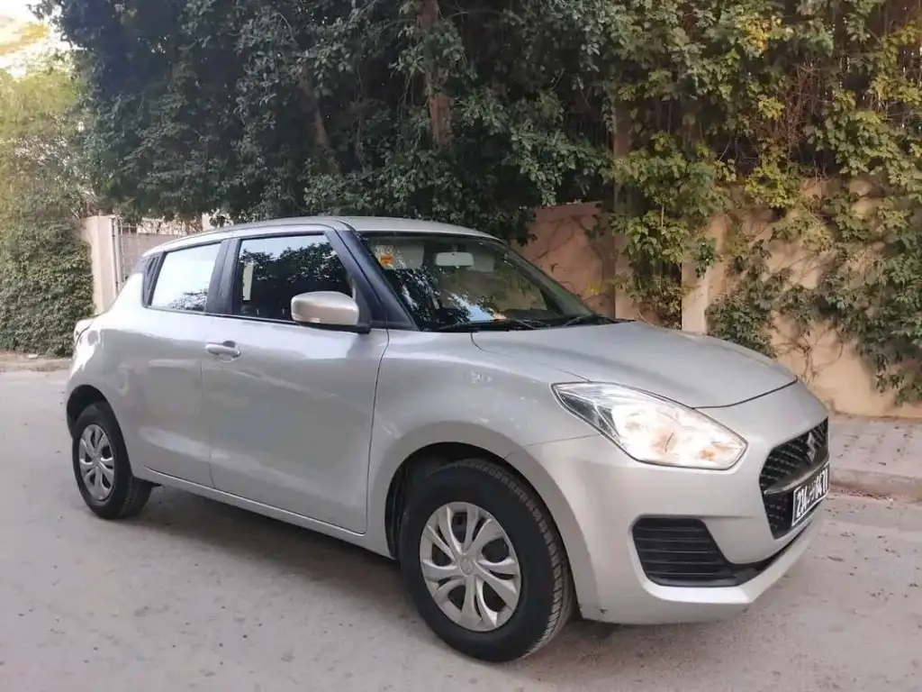 SUZUKI SWIFT PREMIÈRE MAIN EN EXCELLENT ÉTAT