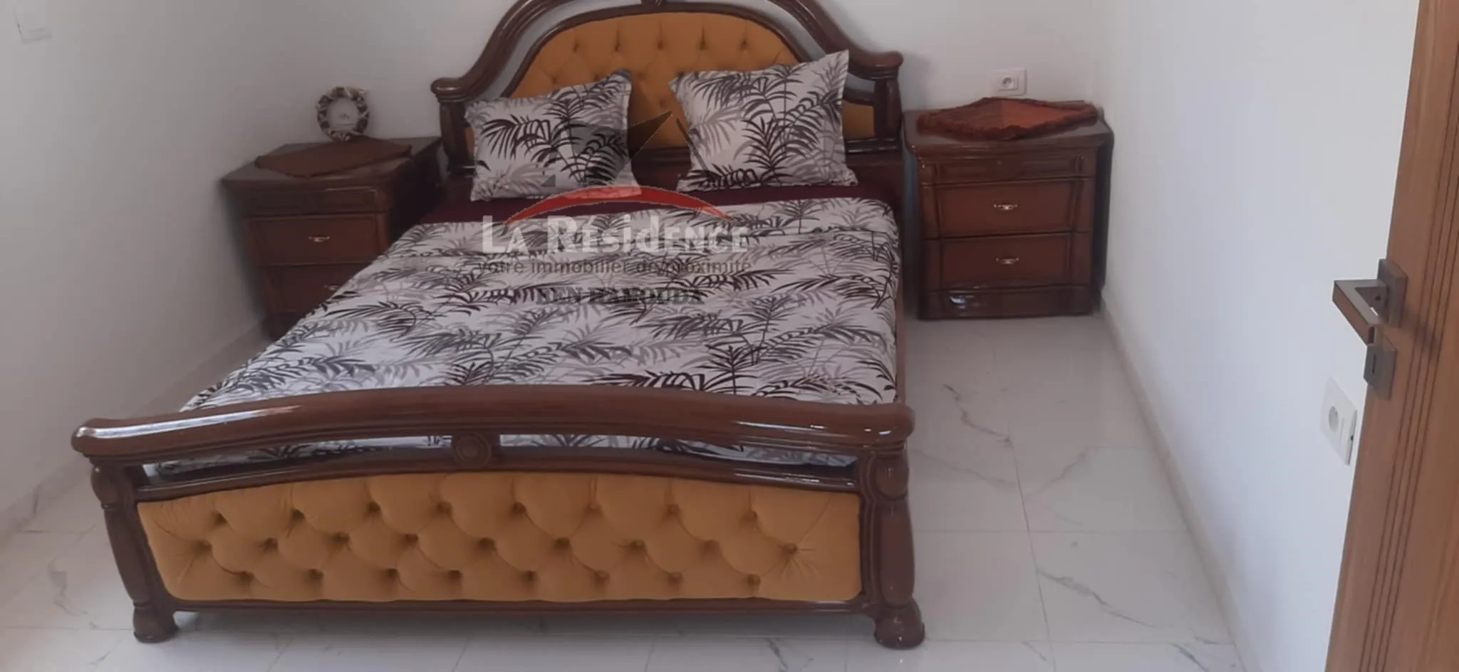 un Appartement bien équipé , début corniche a quelques mètres à de la plage.