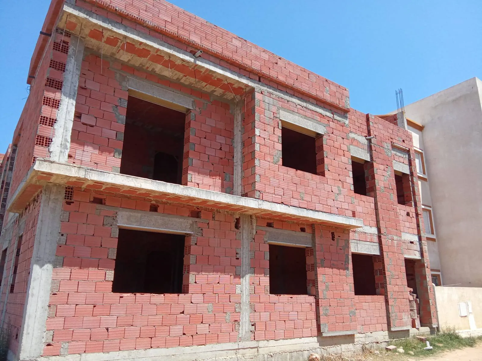 A vendre 4 appartement s+3 en cours de construction SiTué à el Haouaria centre ville