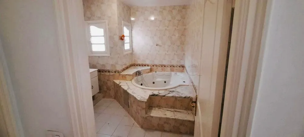 A Louer Etage de villa S+4 à Cité Ennasr