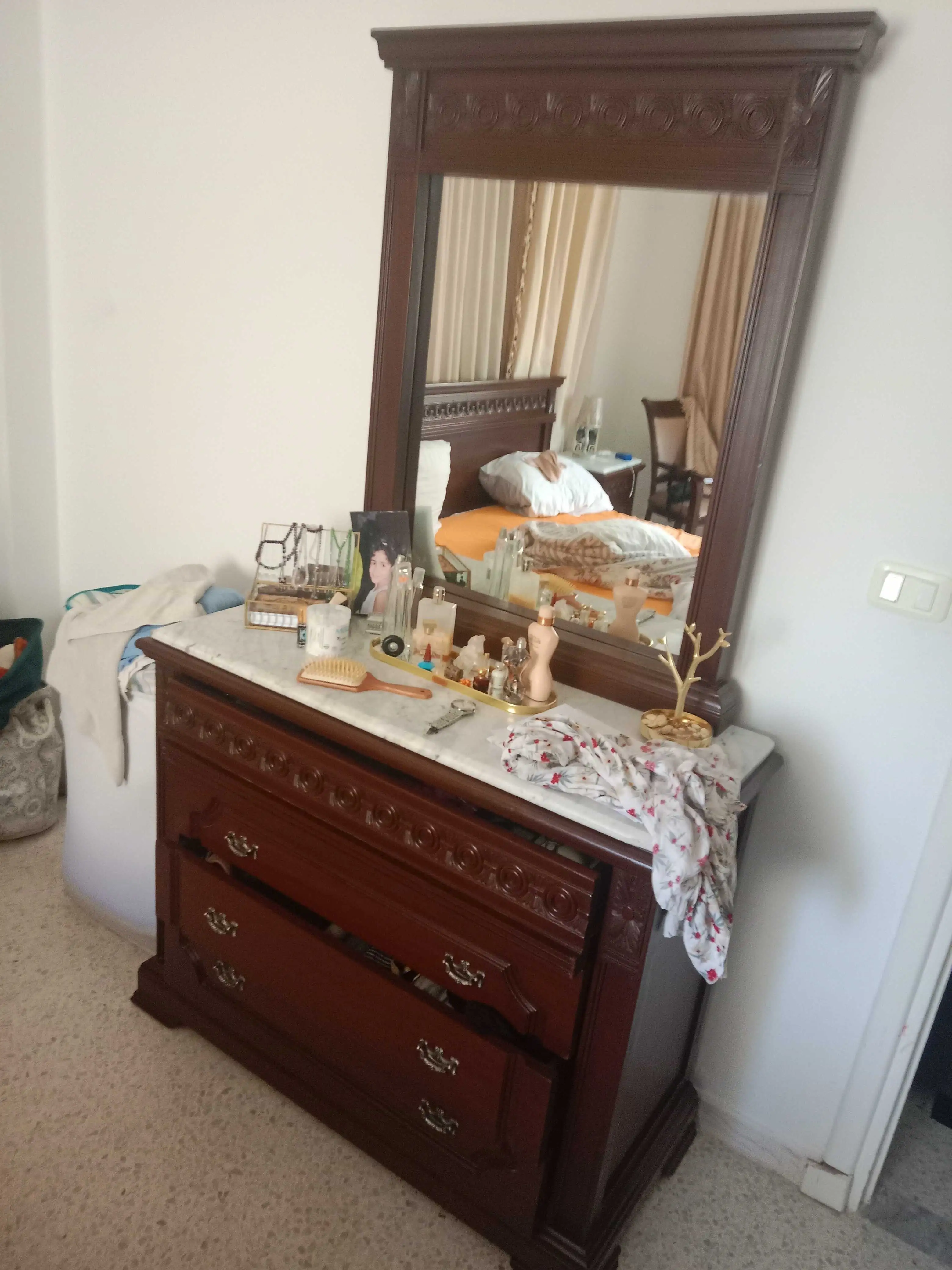 Chambre à coucher 2200dt tel 29402205