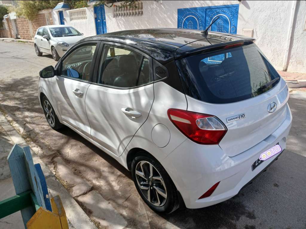 HYUNDAI GRANDE i10 ESSENCE Tel 24 313 594