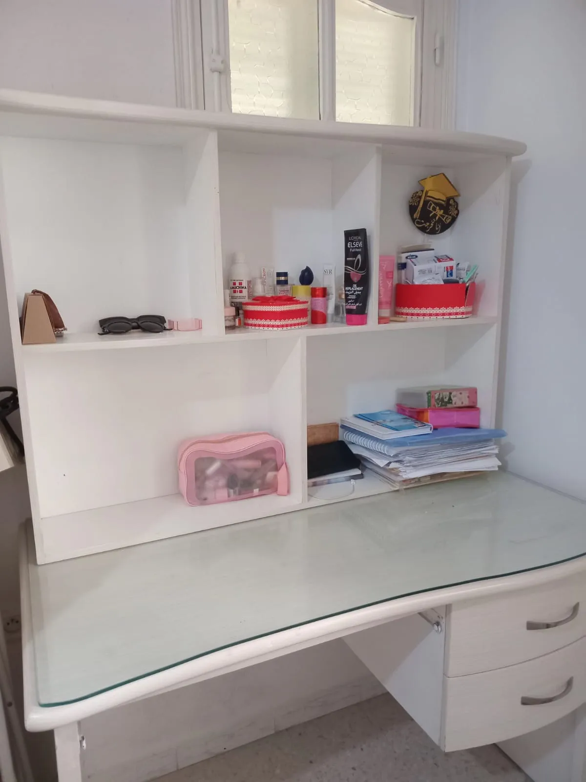 À vendre – Meubles en bon état :