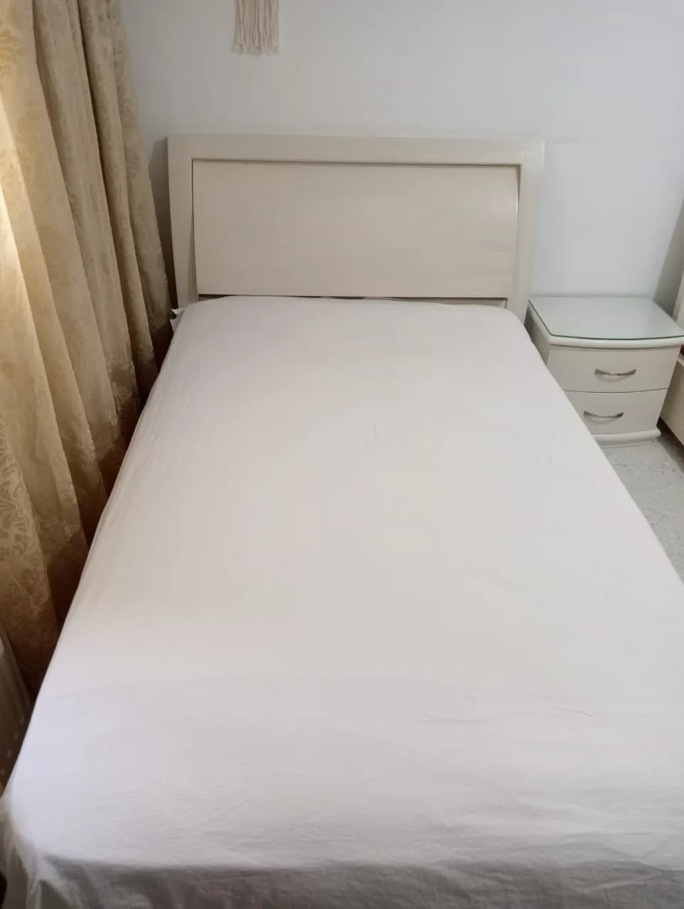 À vendre – Meubles en bon état :