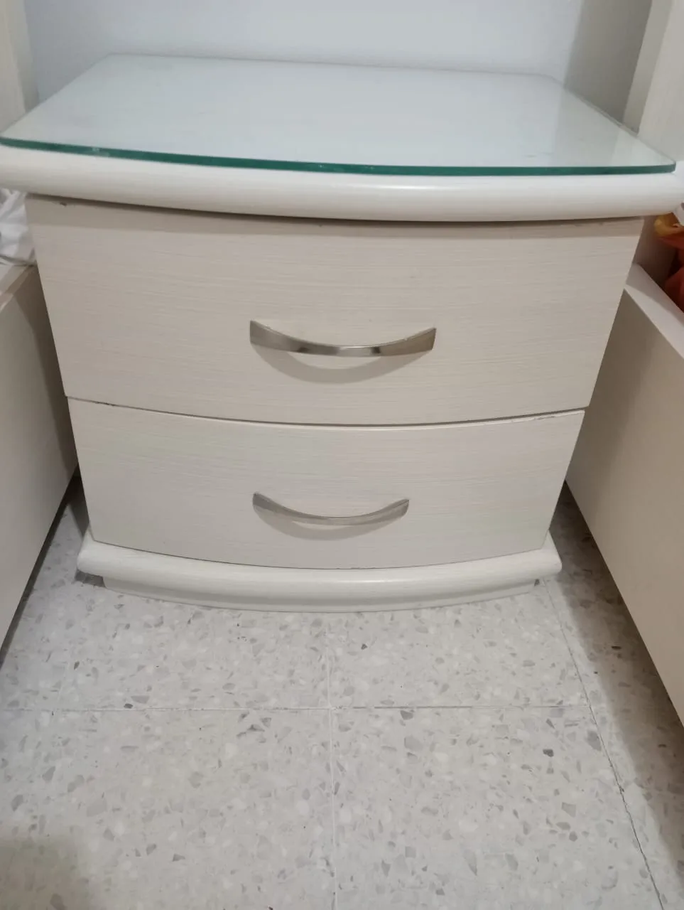 À vendre – Meubles en bon état :