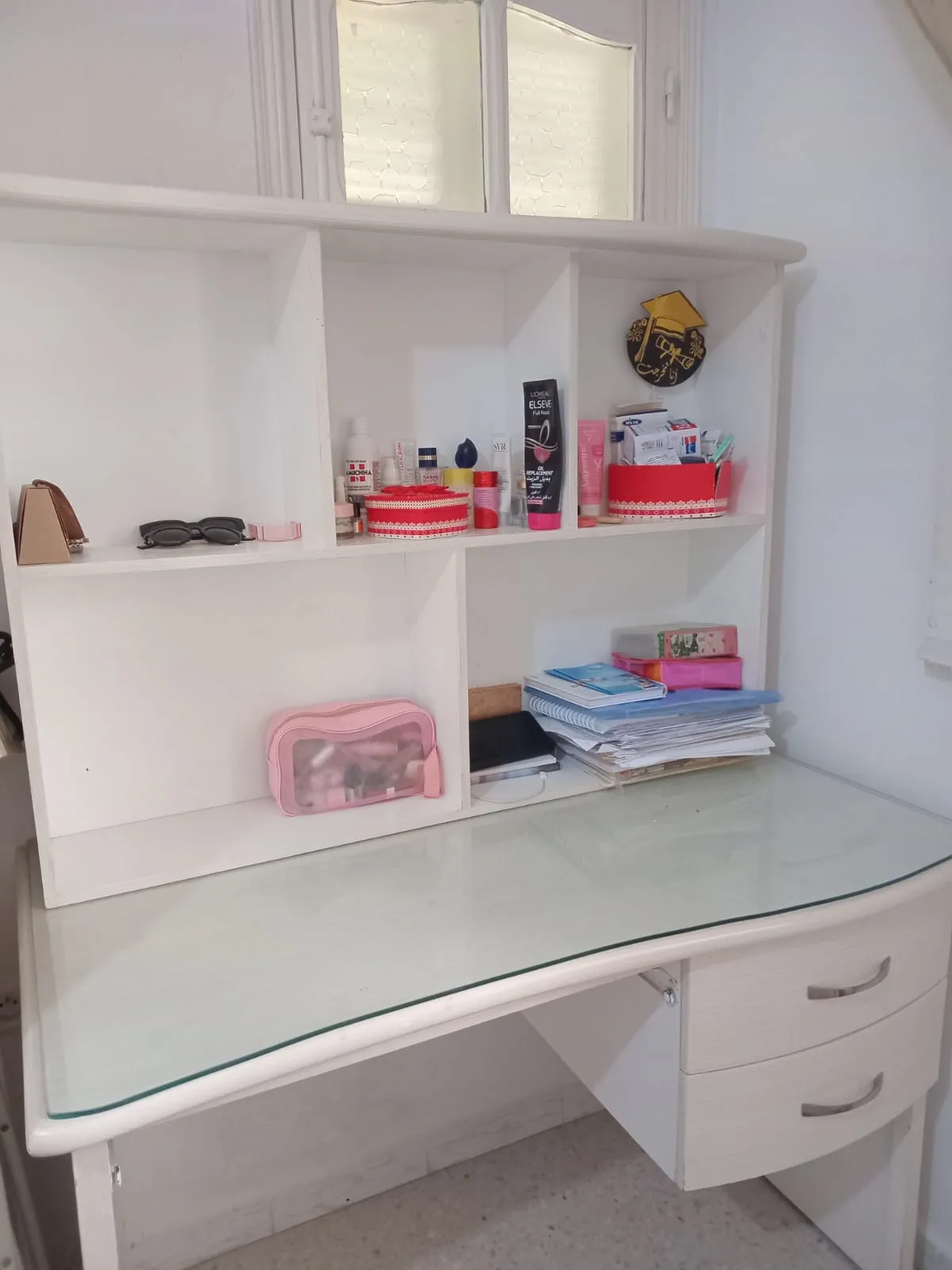 À vendre – Meubles en bon état :