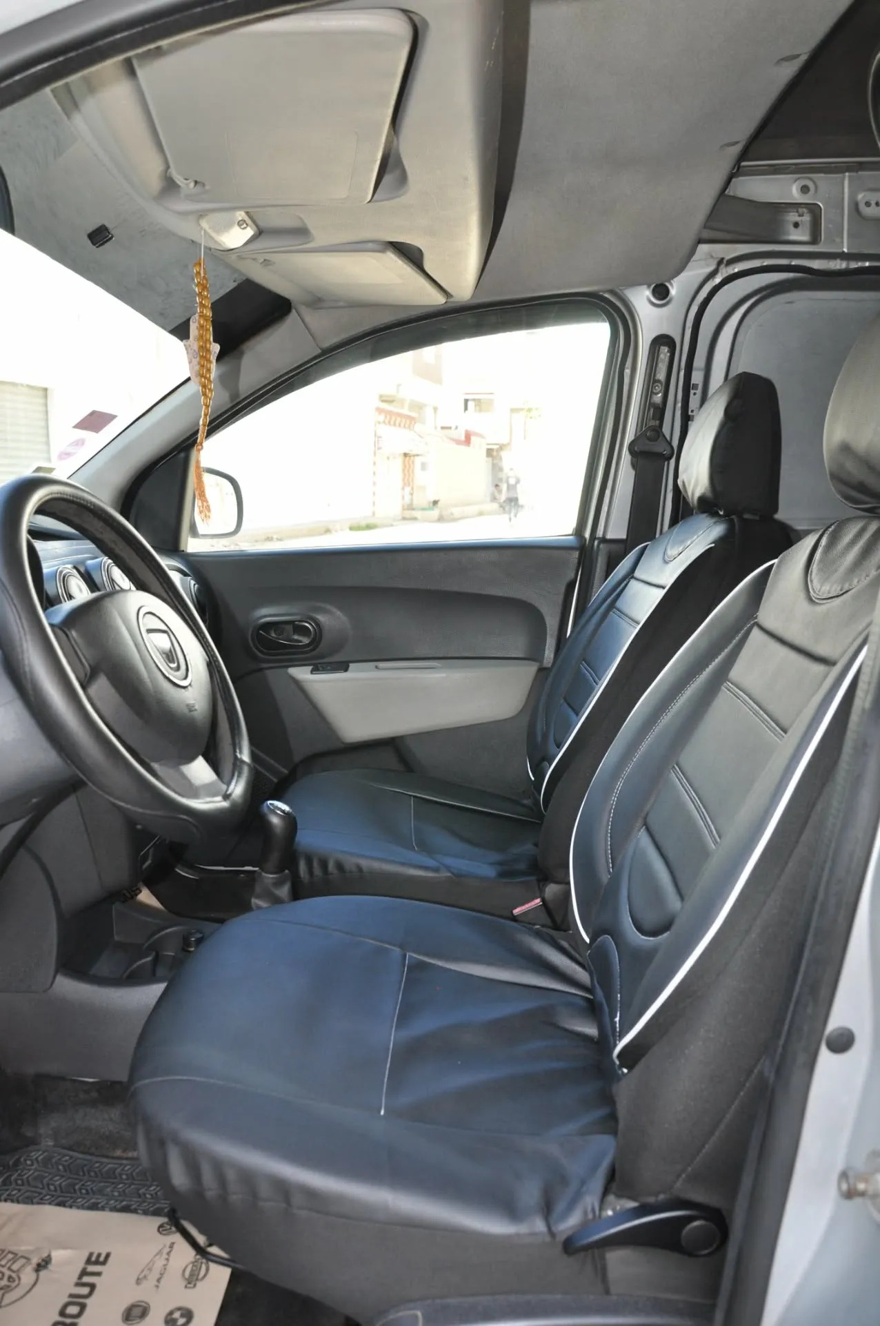 DACIA DOKKER VAN LUX  2 Places Commerciales  PRIX : 23.500 TEL : 99.692.623