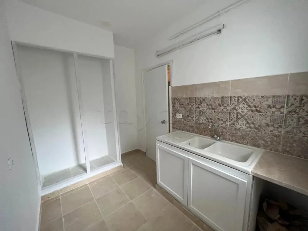 un appartement s+2 au rdc a louer situé a Cité khadhra En face Clinique Ibn Zohr