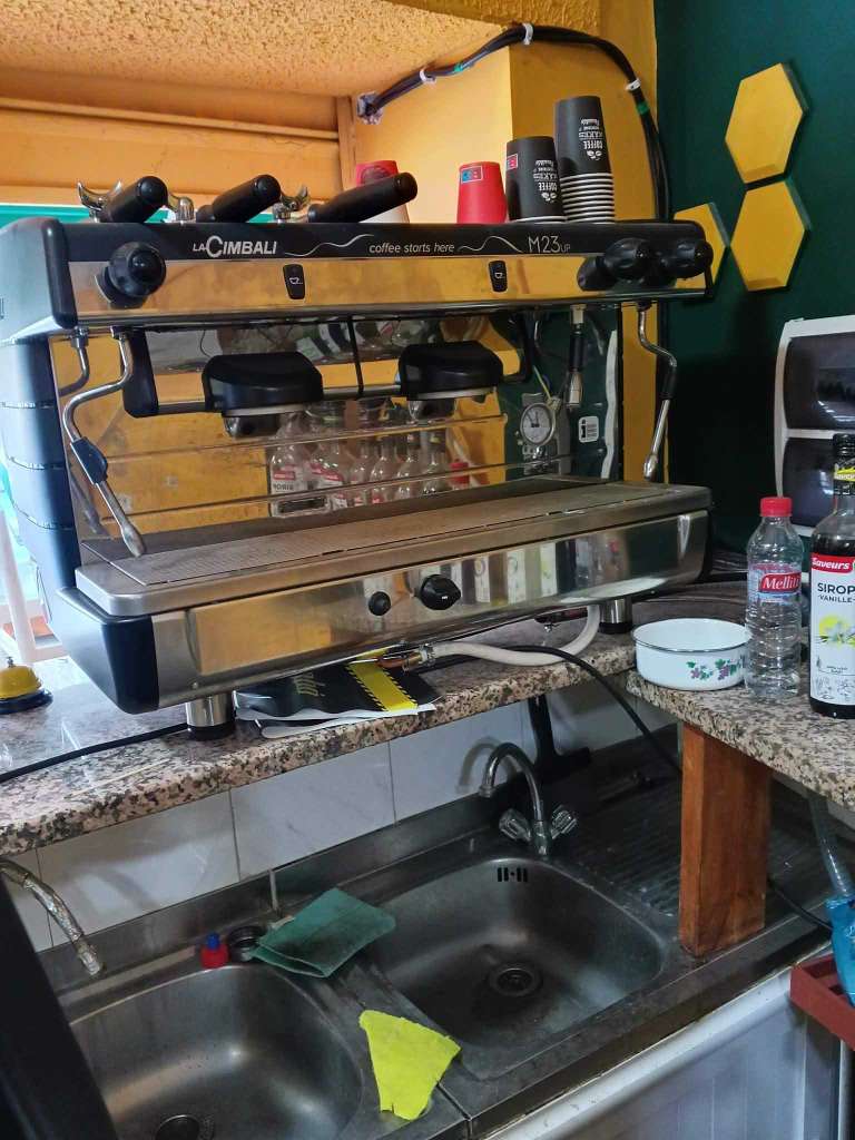 ماكينة قهوة