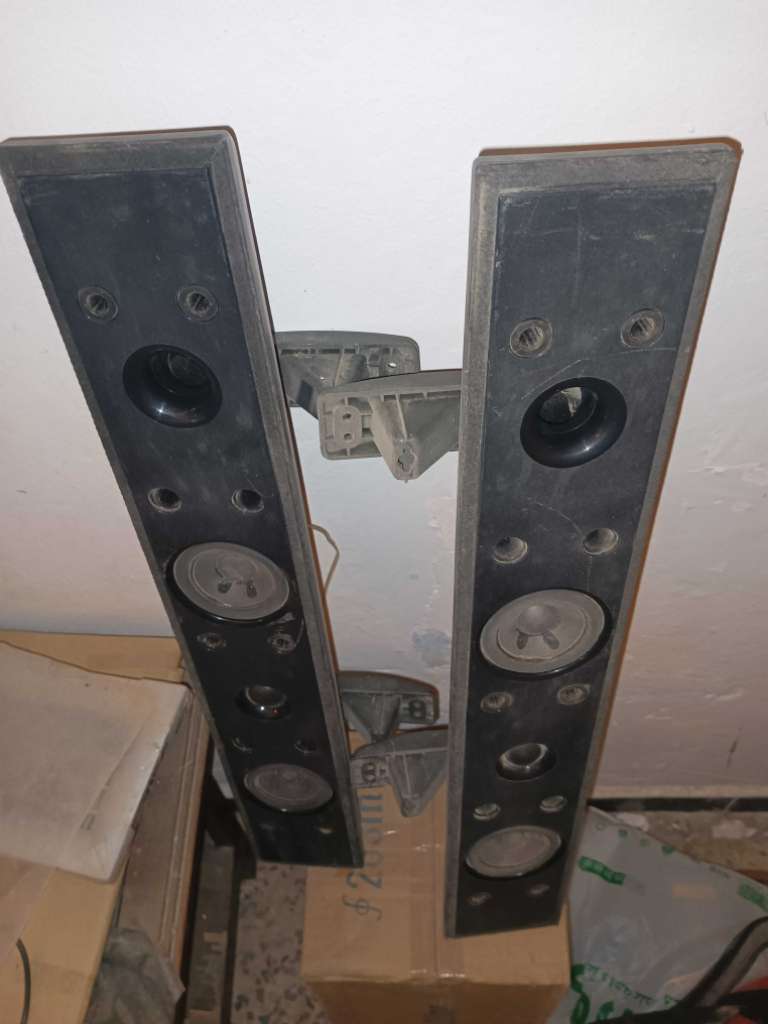 A vendre deux baffle Hitachi pro