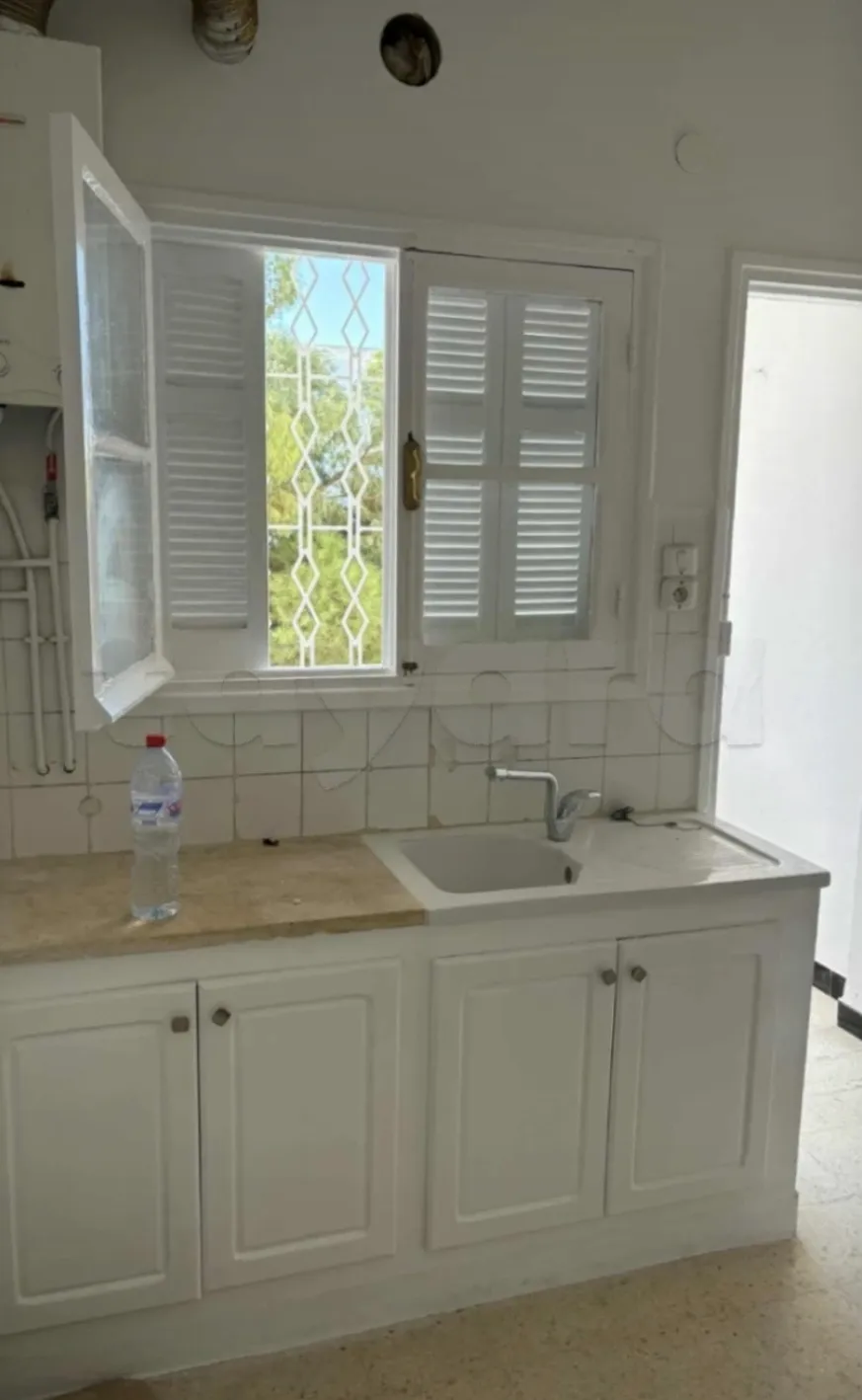 Location S2 vide à Cité El Khadhra
