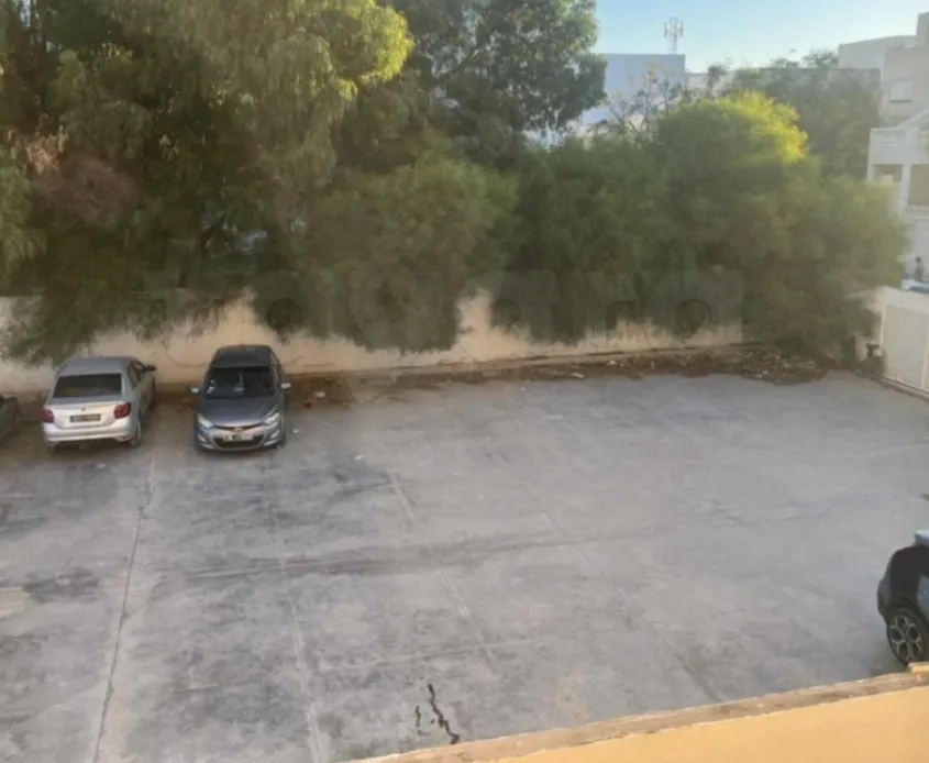 Location S2 vide à Cité El Khadhra