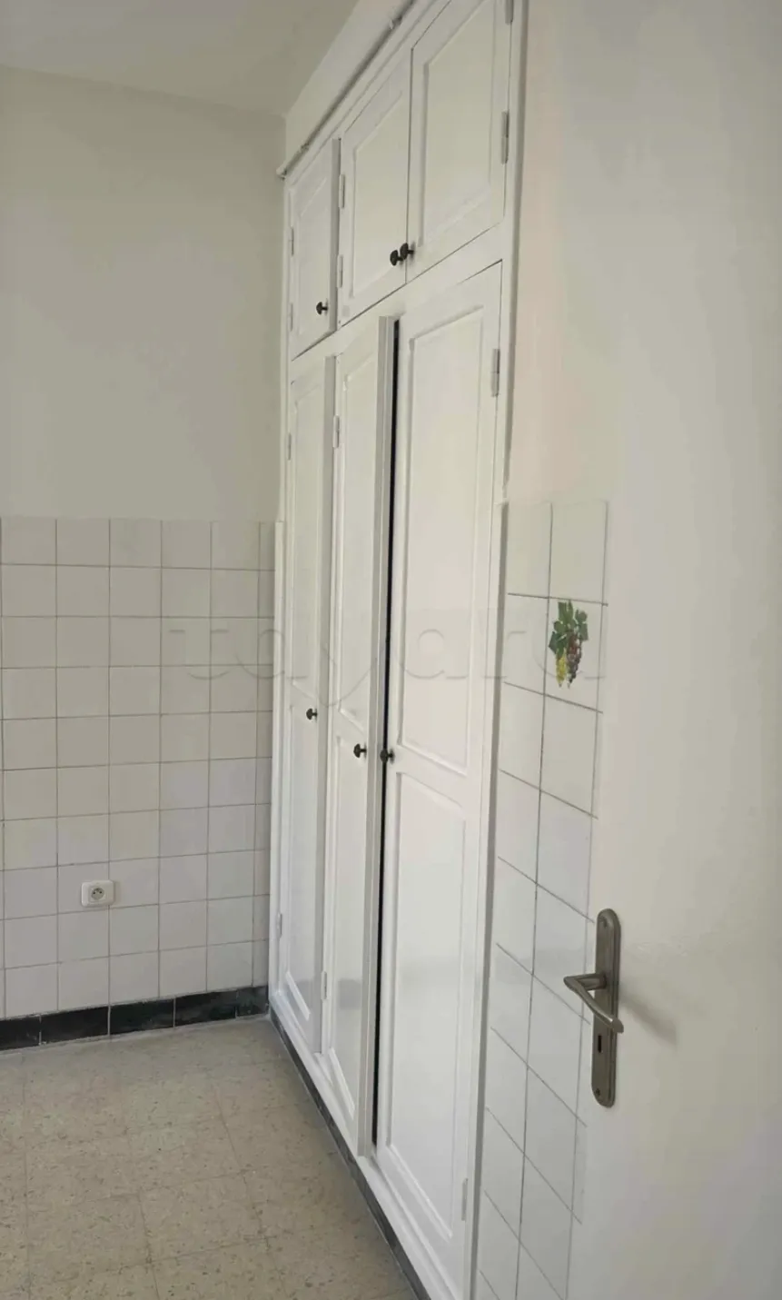 Location S2 vide à Cité El Khadhra