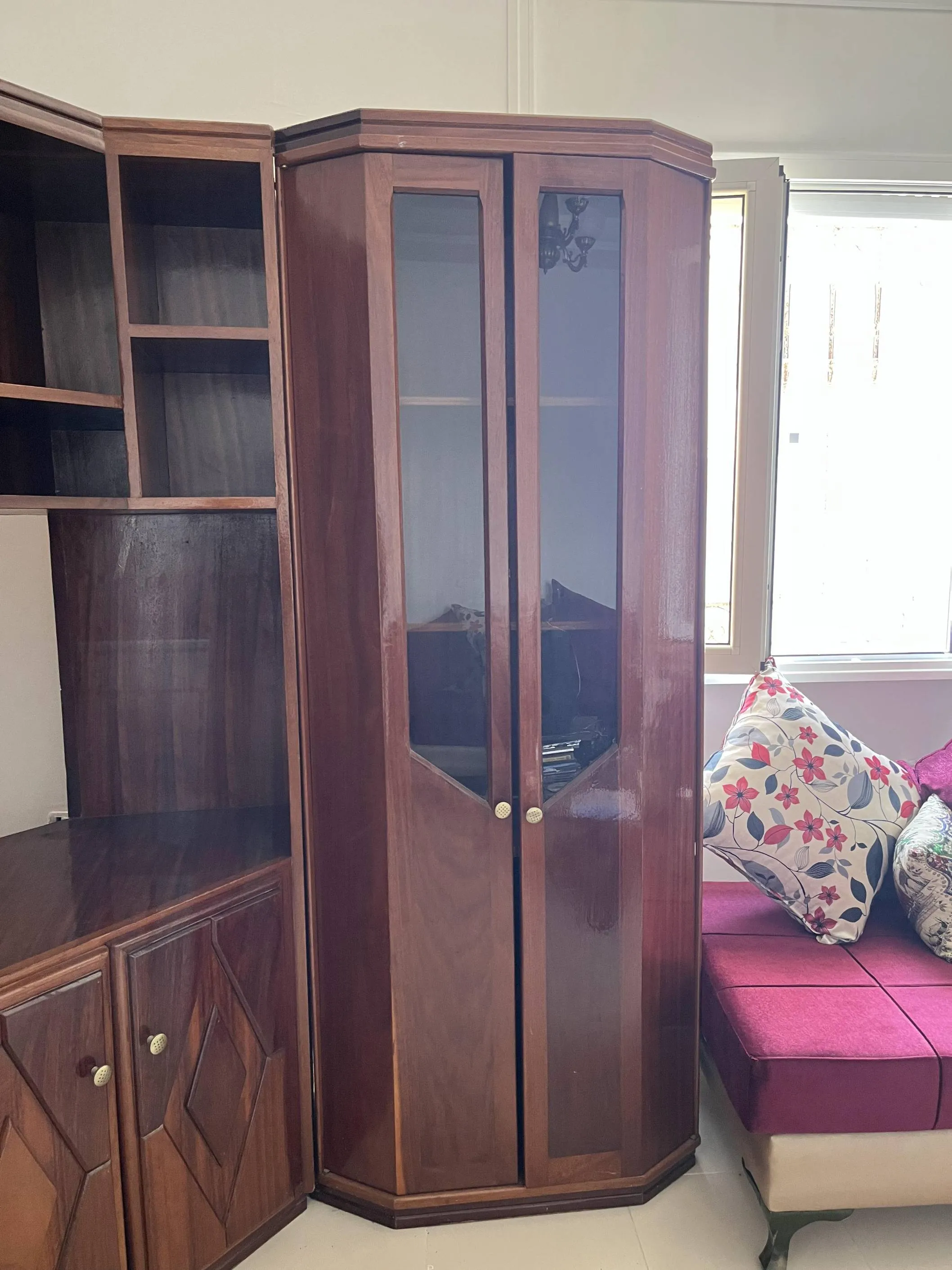 grand meuble/bibliotheque en bois massif