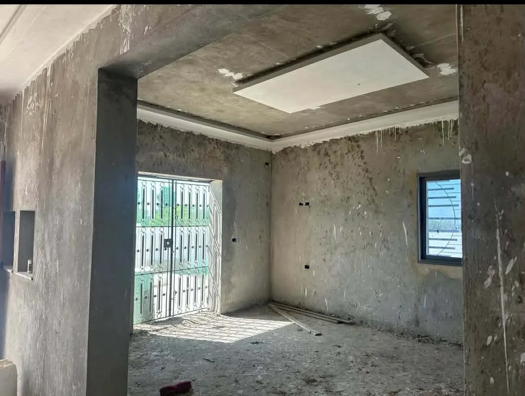 AV villa de 400m non fini à hammamet sud